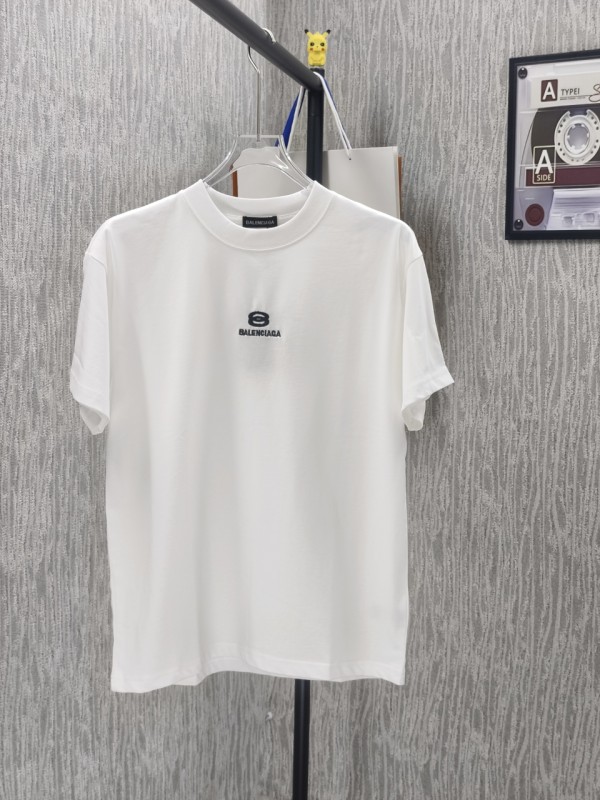 売上総額１位！ 2026 バレンシアガ 新作 半袖Tシャツ 偽物
