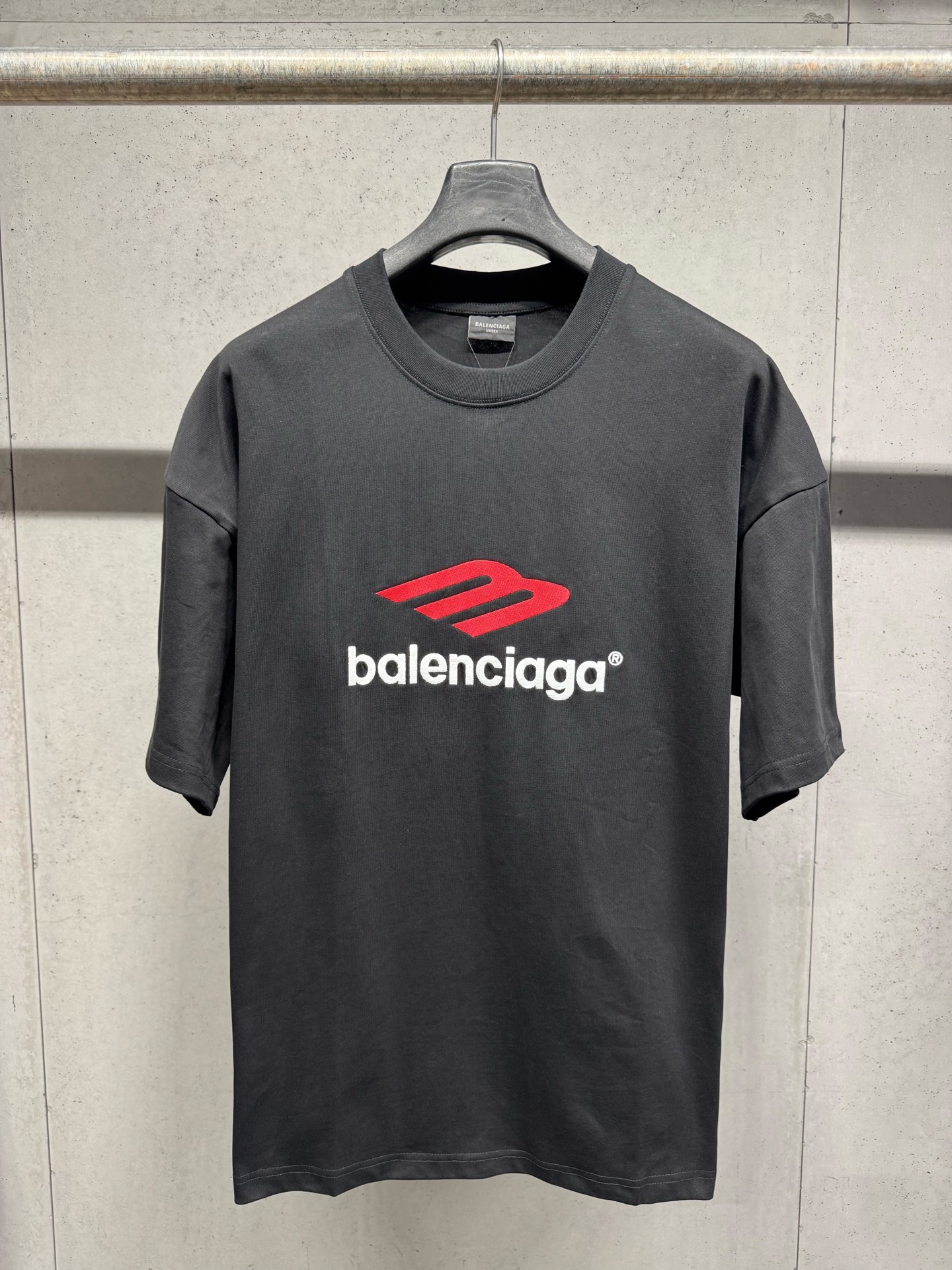 目を惹くカラー 2026 バレンシアガ 新作 半袖Tシャツ 偽物
