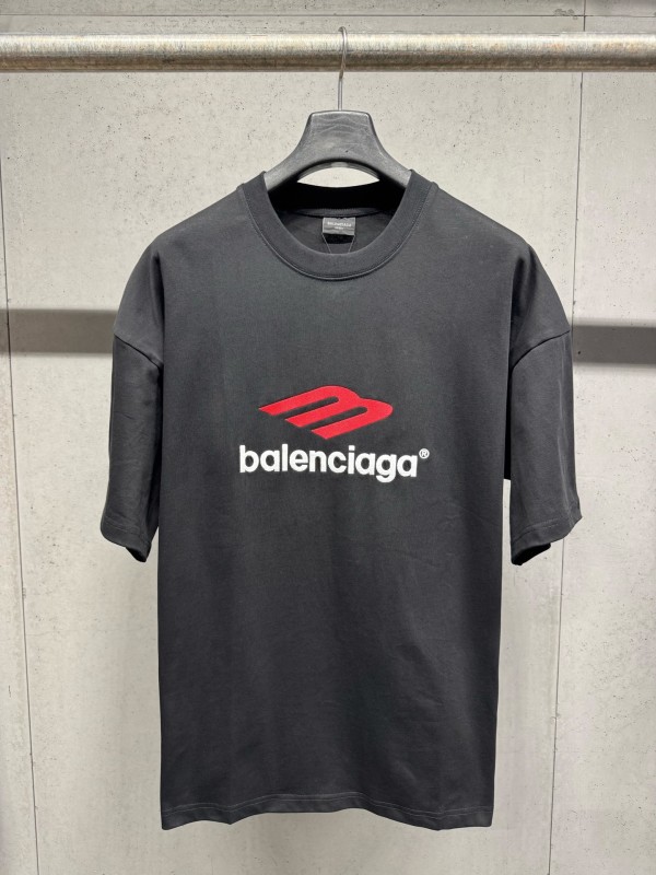 目を惹くカラー 2026 バレンシアガ 新作 半袖Tシャツ 偽物