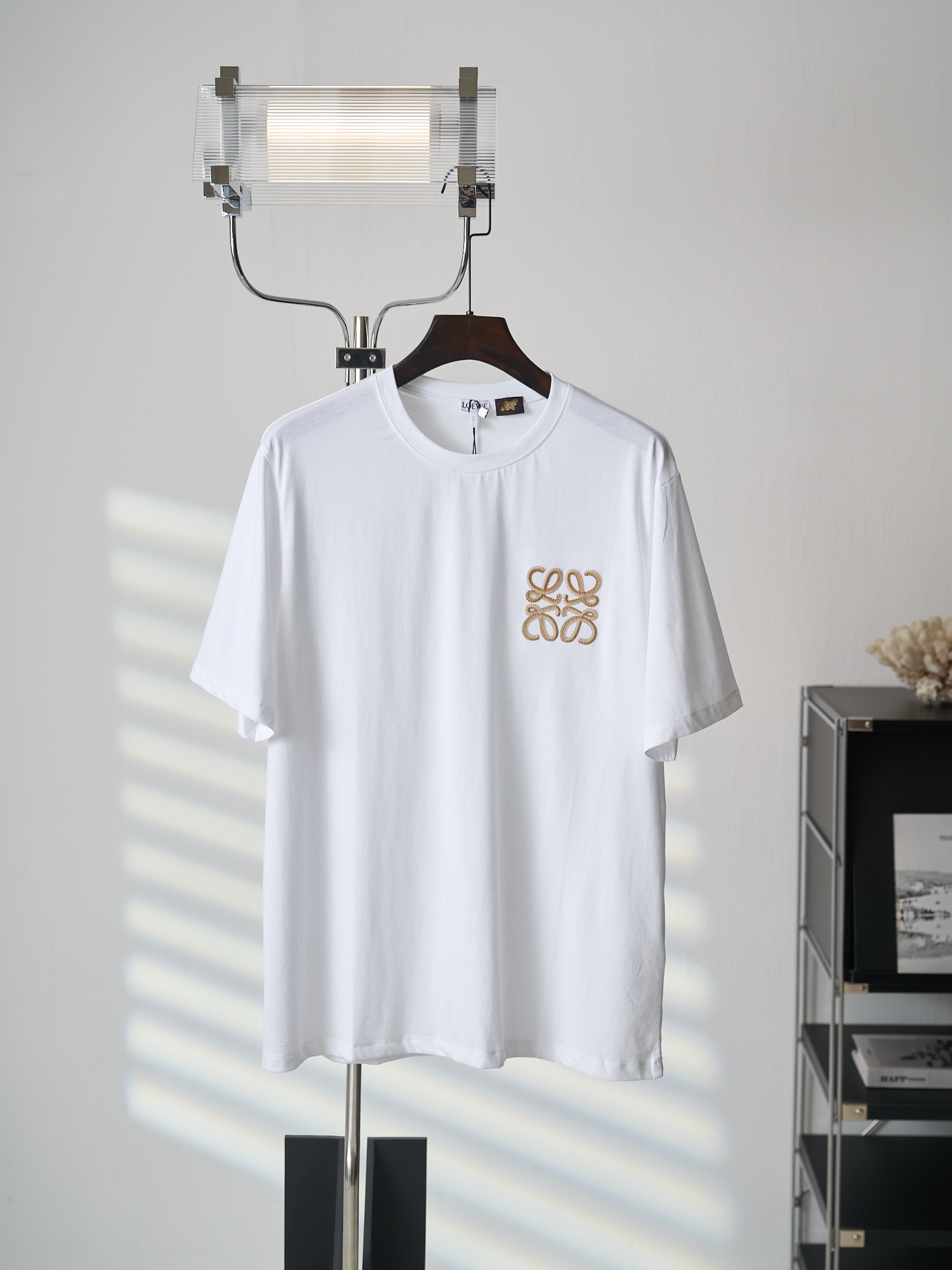 入手困難品！2026 ロエベ 新作 半袖Tシャツ 偽物