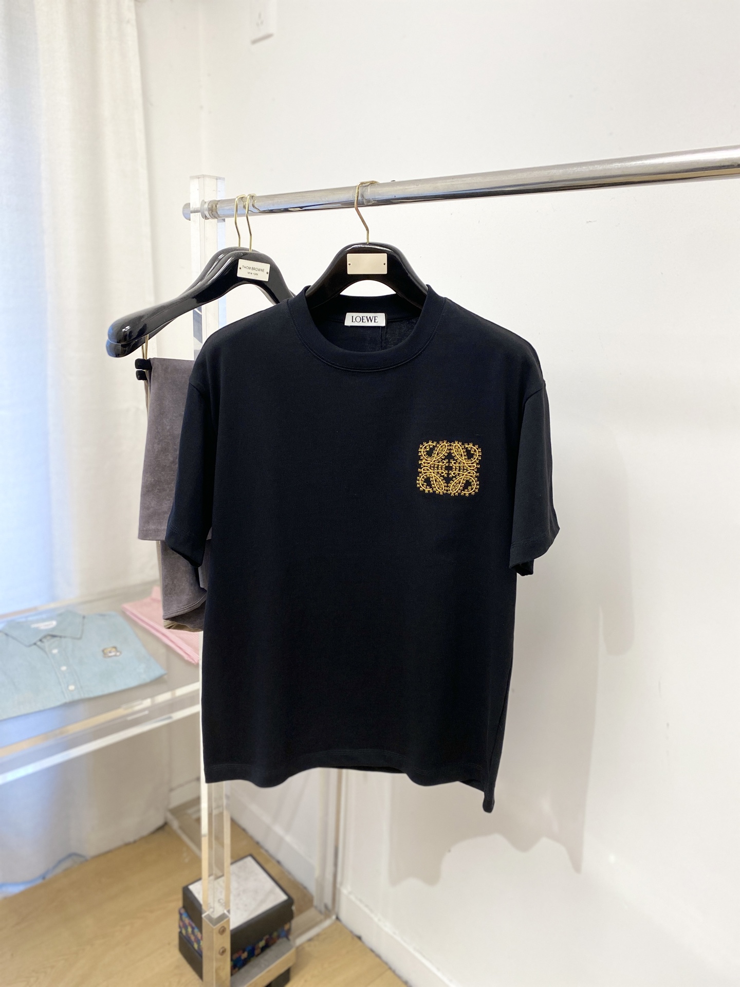 【即発】★ 2026 ロエベ 新作 半袖Tシャツ 偽物