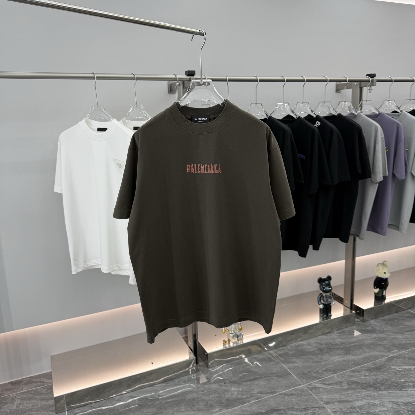 注目アイテム☆ 2026 バレンシアガ 新作 半袖Tシャツ コピー