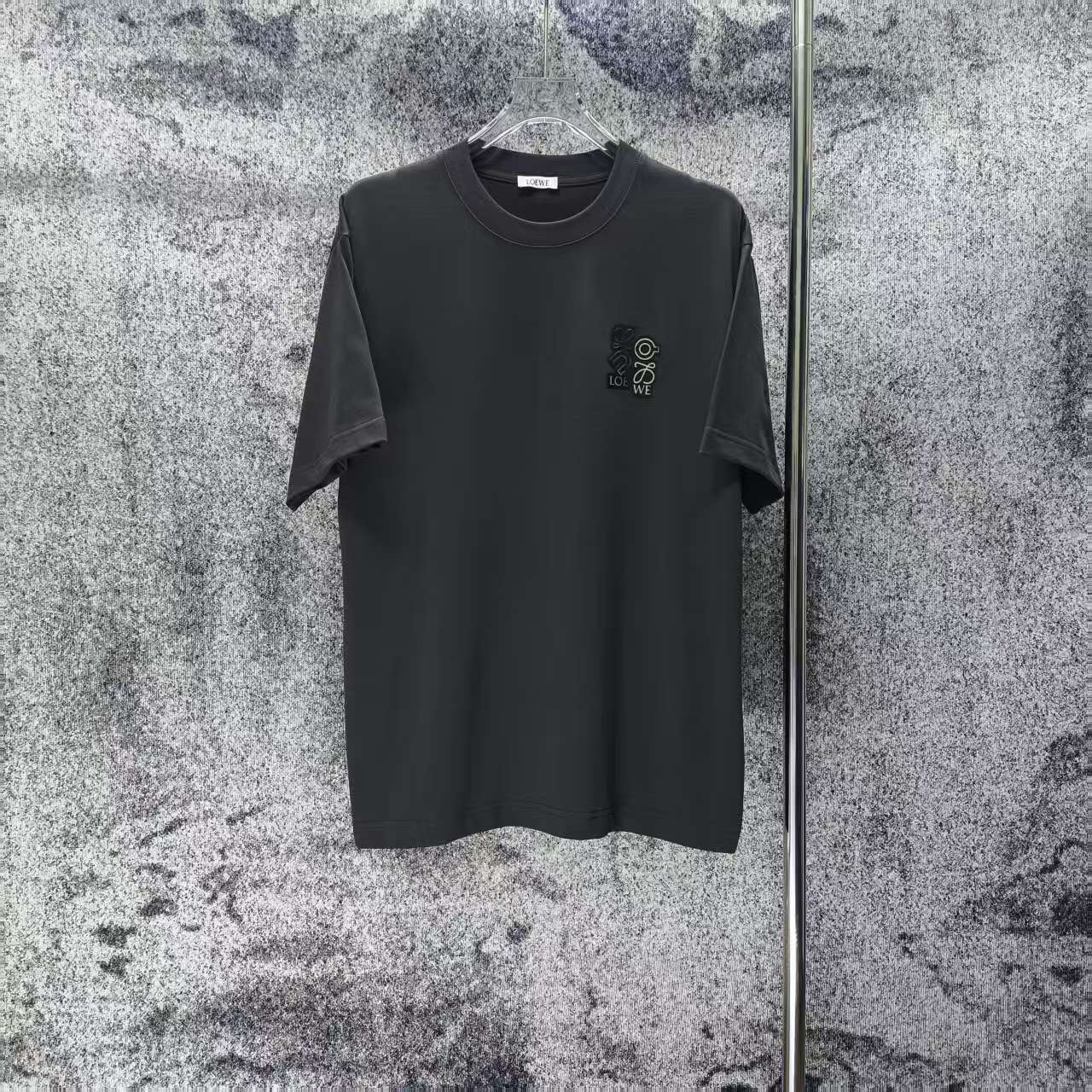 入手困難！2026 ロエベ 新作 半袖Tシャツ 偽物