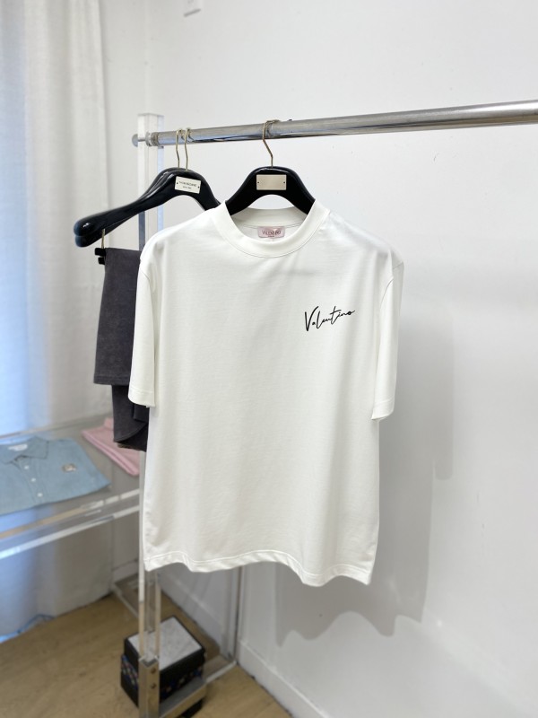 人気急上昇新作 2026 ヴァレンティノ 新作 半袖Tシャツ 偽物