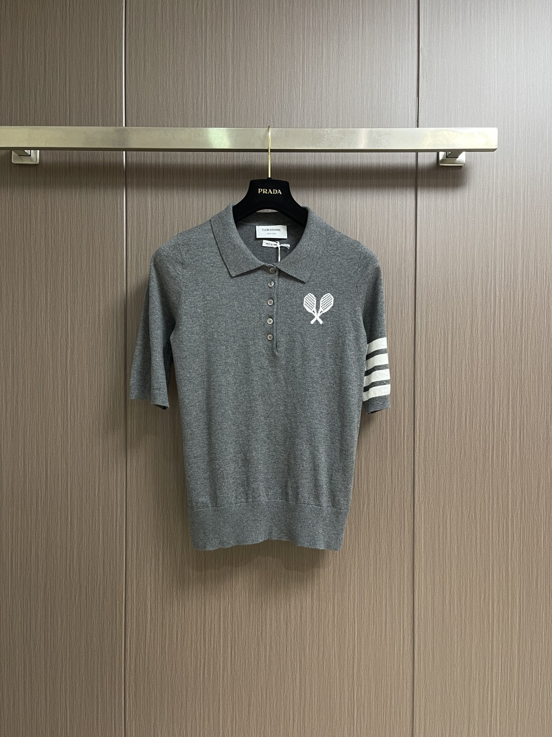 注目度抜群！ 2026 トム·ブラウン 新作 半袖Tシャツ 偽物