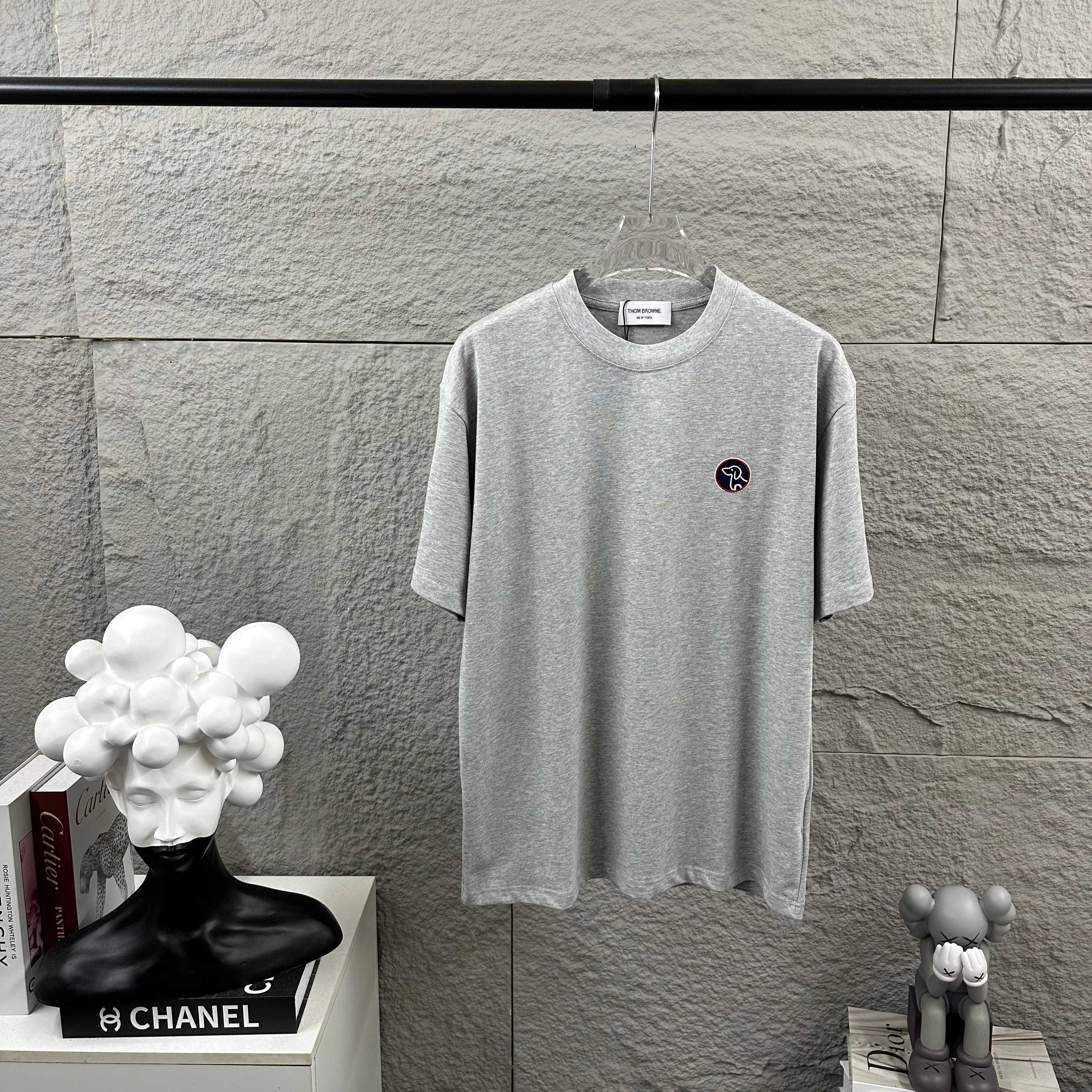 高品質 2026 トム·ブラウン 新作 半袖Tシャツ 偽物