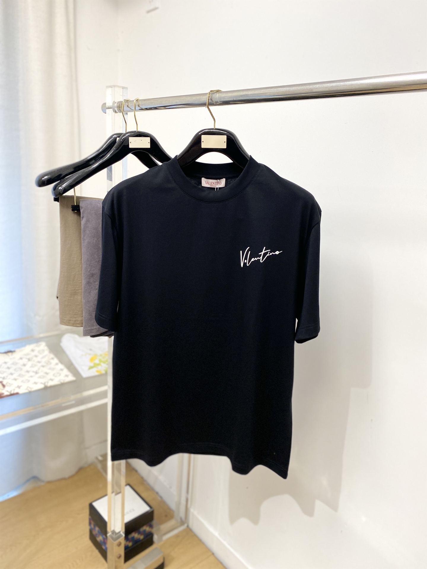 すぐ届く 2026 ヴァレンティノ 新作 半袖Tシャツ コピー