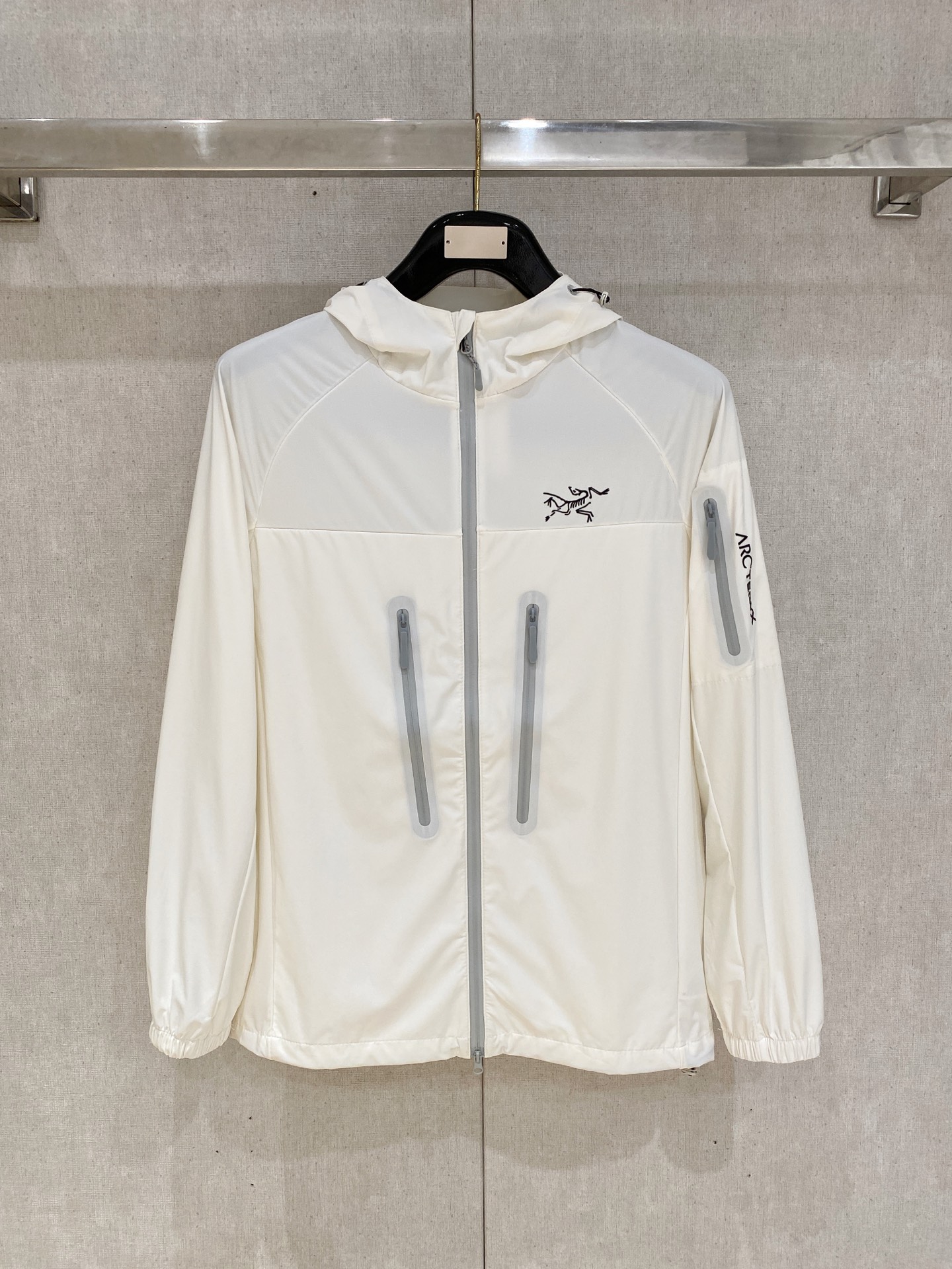 使い勝手良 2026 アークテリクス 新作 日焼け止め服 コピー