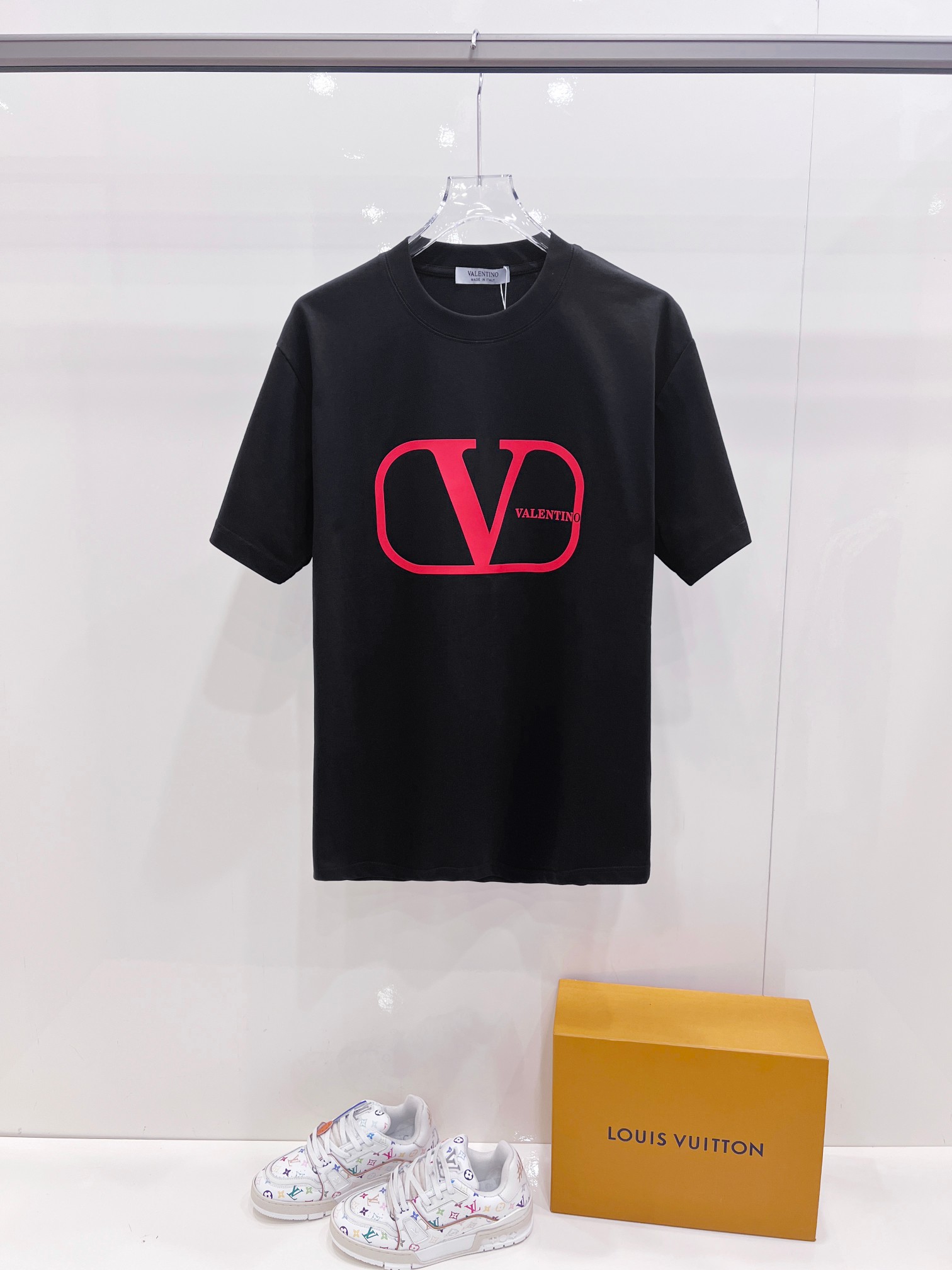 争奪戦 2026 ヴァレンティノ 新作 半袖Tシャツ コピー