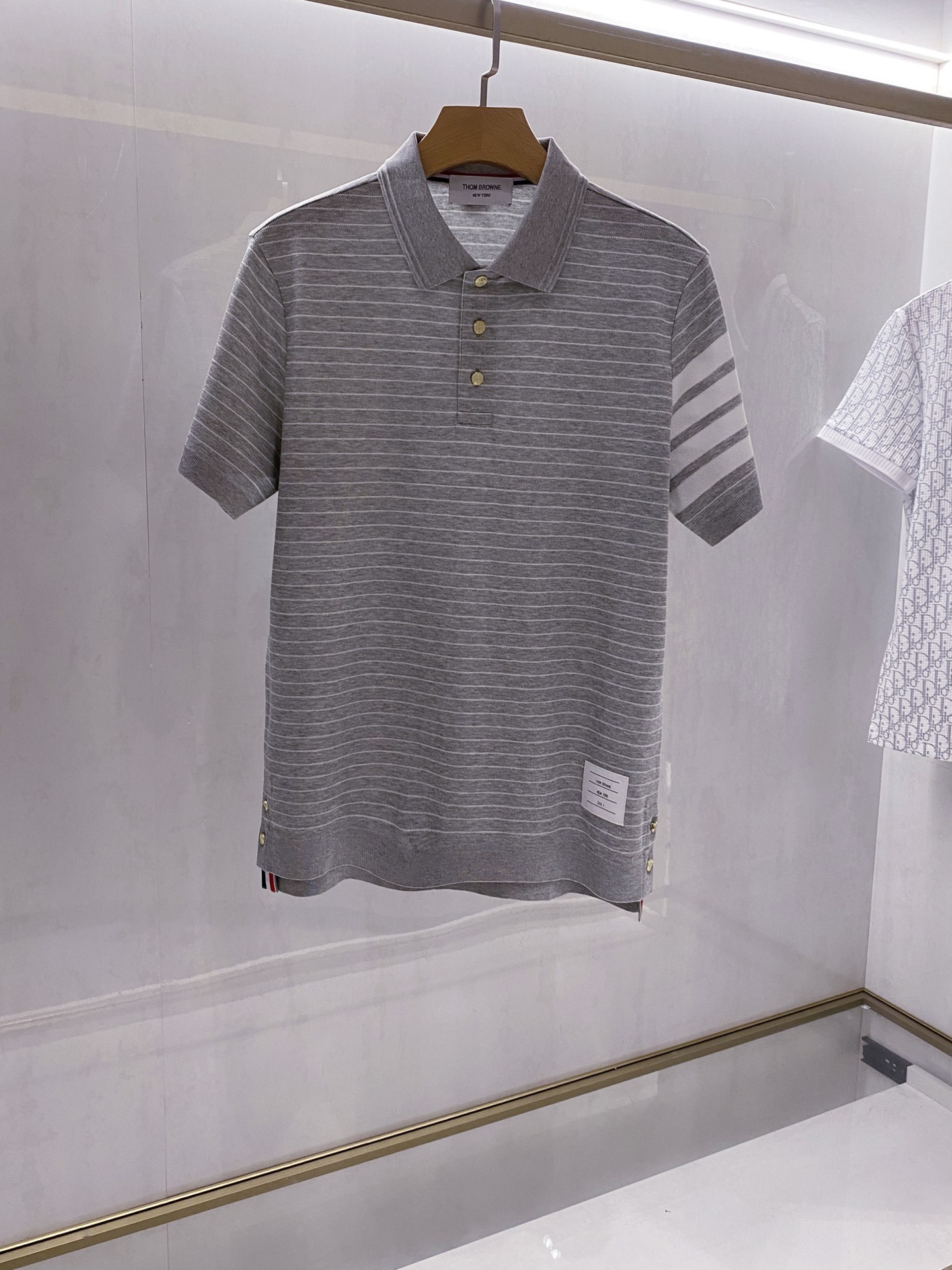 目を惹くカラー 2026 トム·ブラウン 新作 半袖Tシャツ コピー