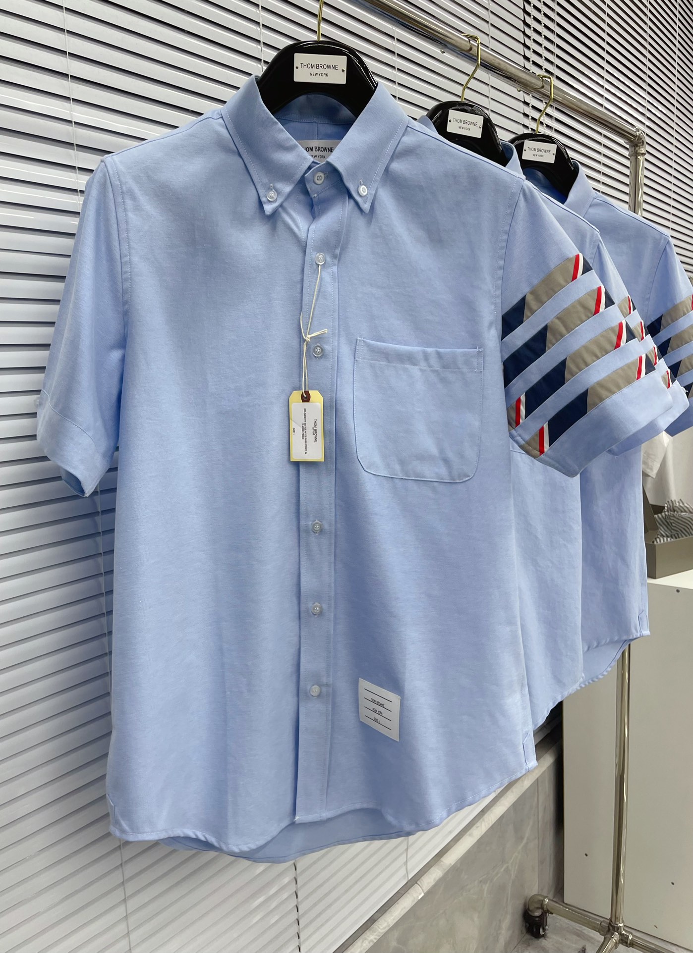 争奪戦 2026 トム·ブラウン 新作 半袖Tシャツ 偽物