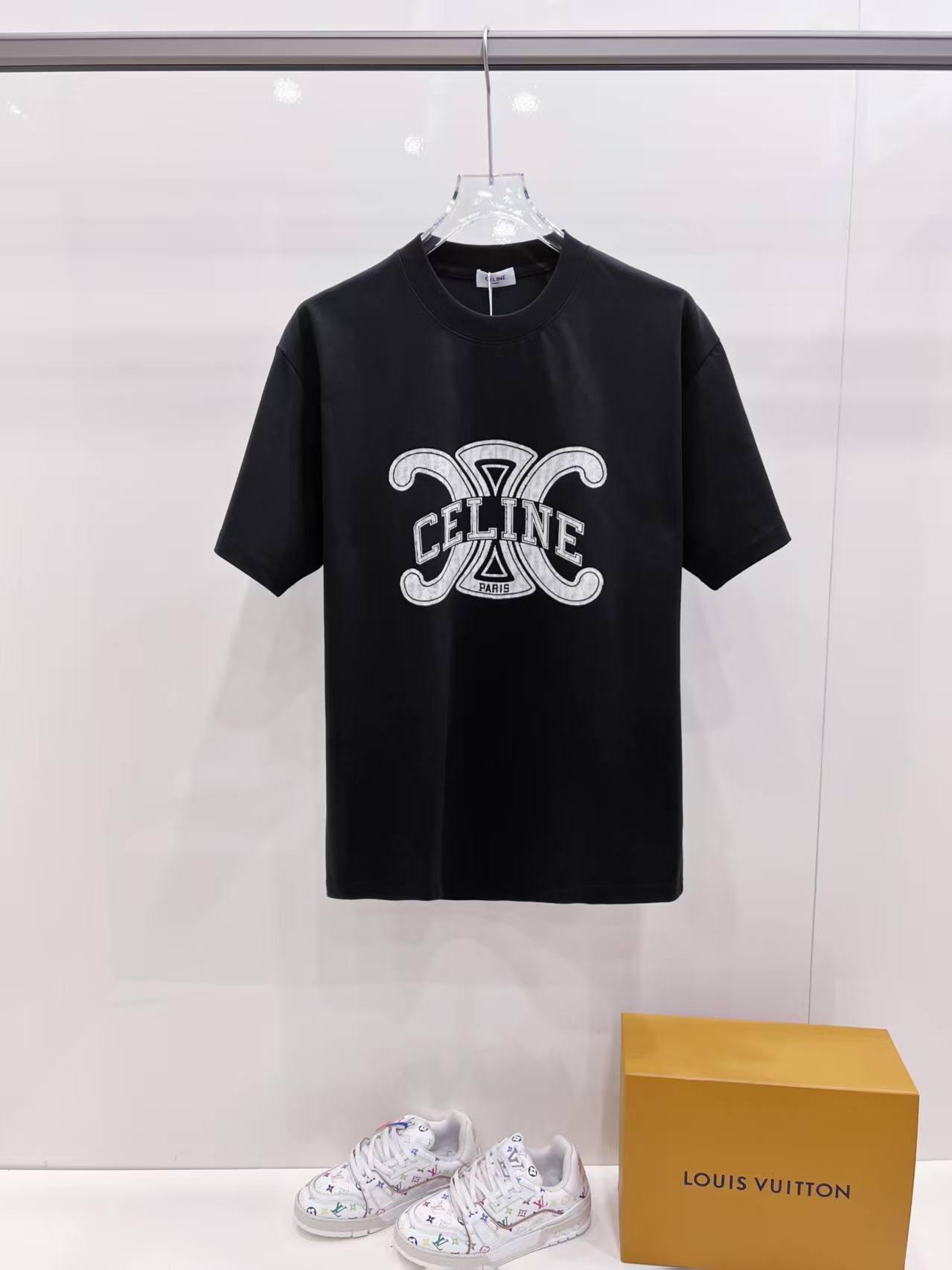 絶対欲しい！2026 セリーヌ 新作 半袖Tシャツ 偽物