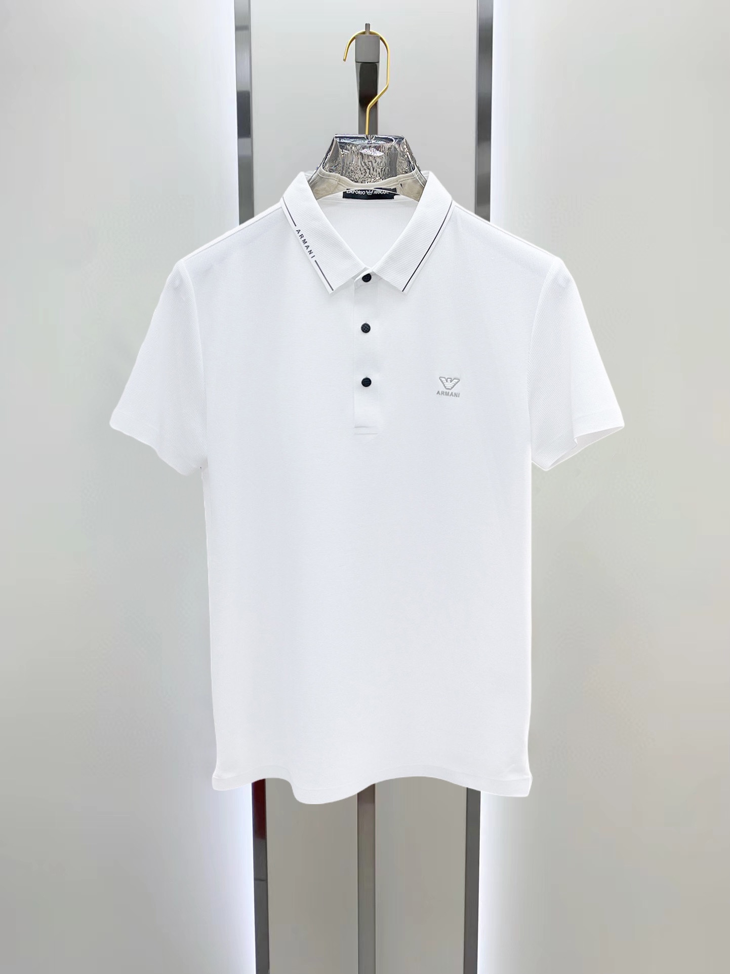 争奪戦  2026 ジョルジオアルマーニ 新作 半袖Tシャツ コピー