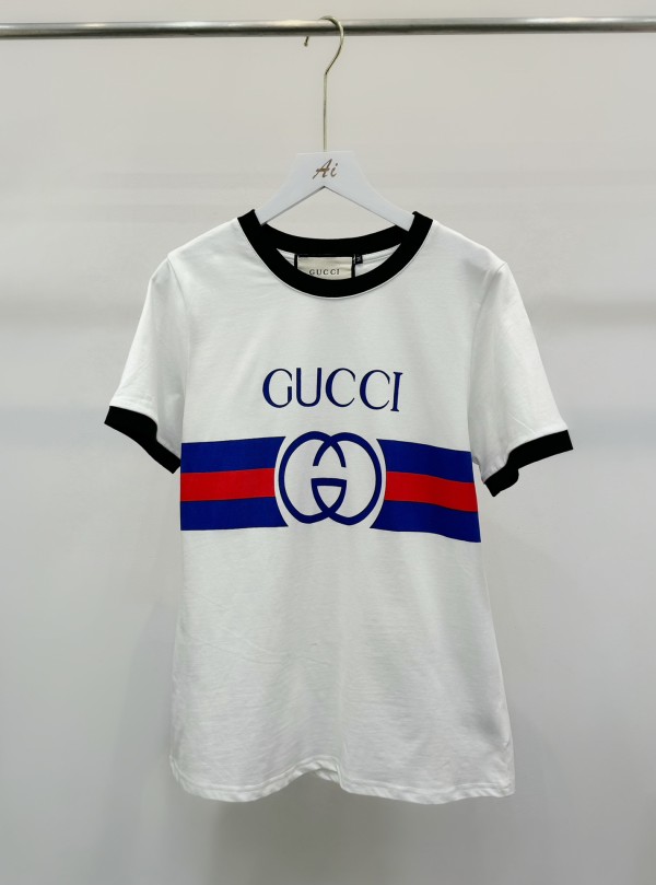 一目惚れ♪ 2026 グッチ 新作 半袖Tシャツ コピー