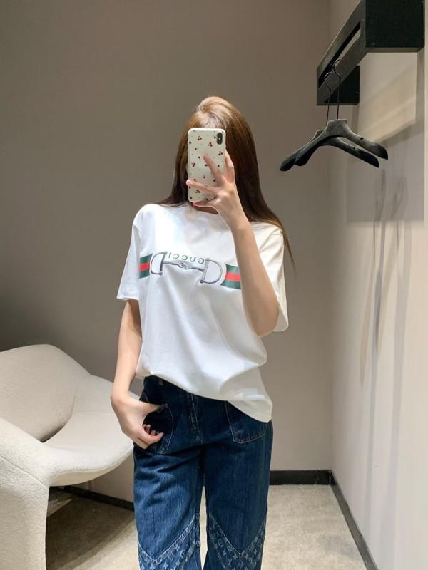 争奪戦 2026 グッチ 新作 半袖Tシャツ 偽物