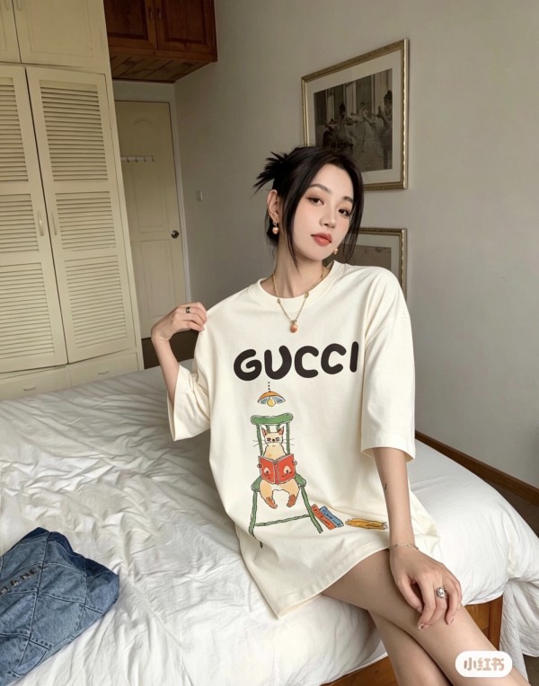 入手困難！ 2026 グッチ 新作 半袖Tシャツ 偽物
