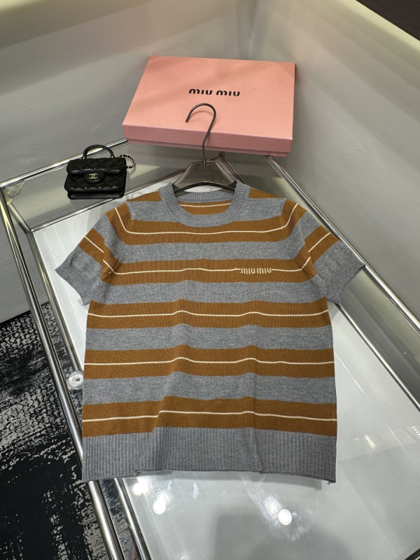 世界中で大人気♪  2026 ミュウミュウ 新作 半袖Tシャツ コピー 3色