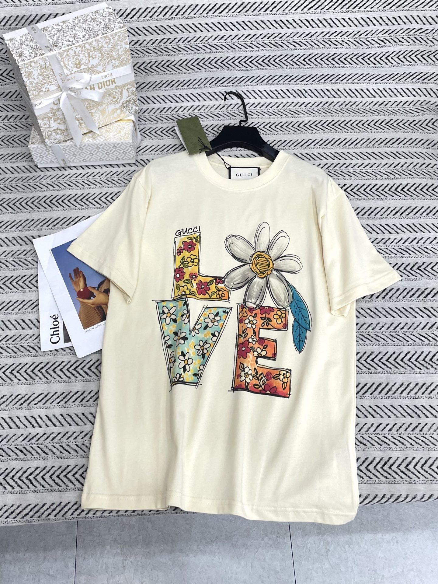 高品質 2026 グッチ 新作 半袖Tシャツ 偽物