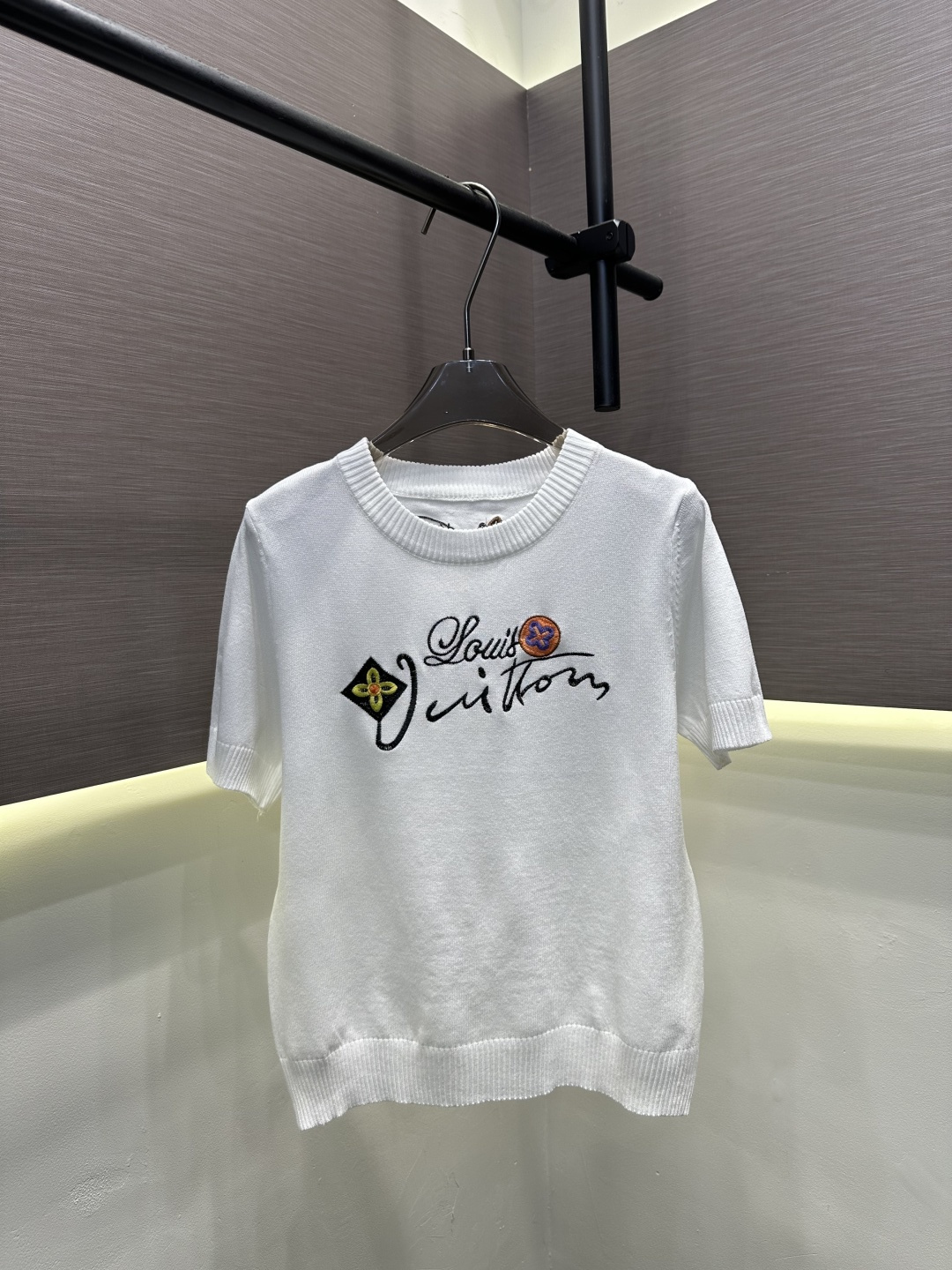 すぐ届く 2026 ルイヴィトン 新作 半袖Tシャツ 偽物 4色