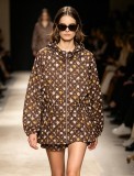 入手困難品！2026 ルイヴィトン 新作 日焼け止め服 偽物