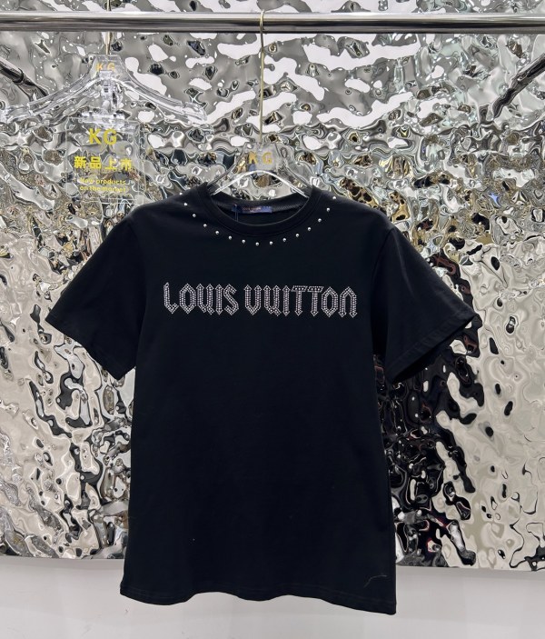 人気急上昇 2026 ルイヴィトン 新作 半袖Tシャツ 偽物