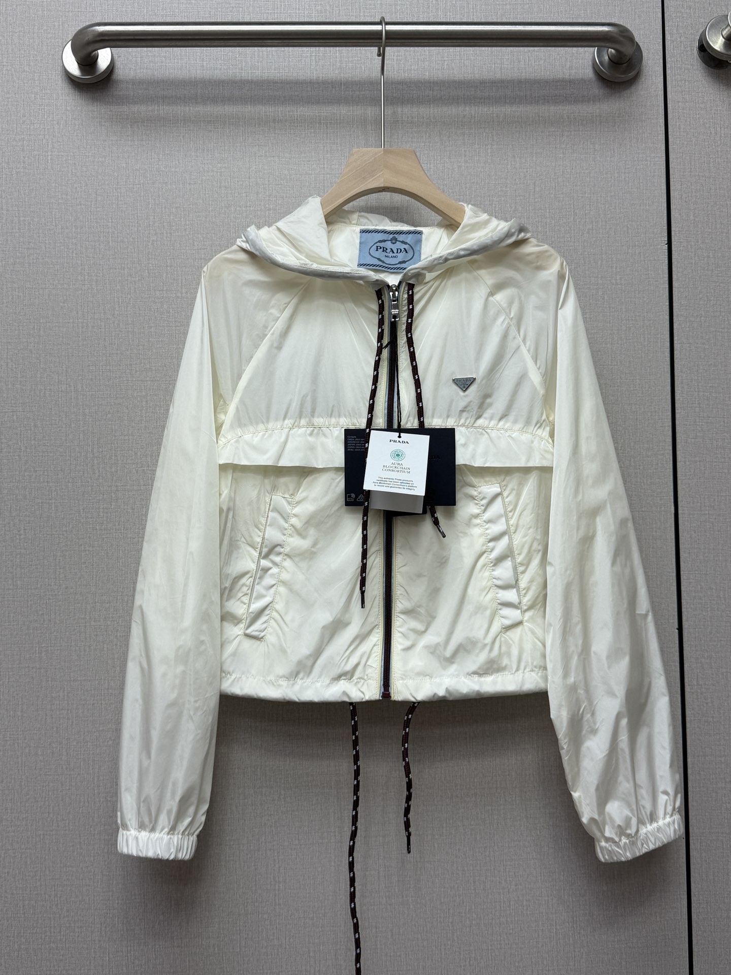 ☆超人気☆ 2026 プラダ 新作 日焼け止め服 コピー