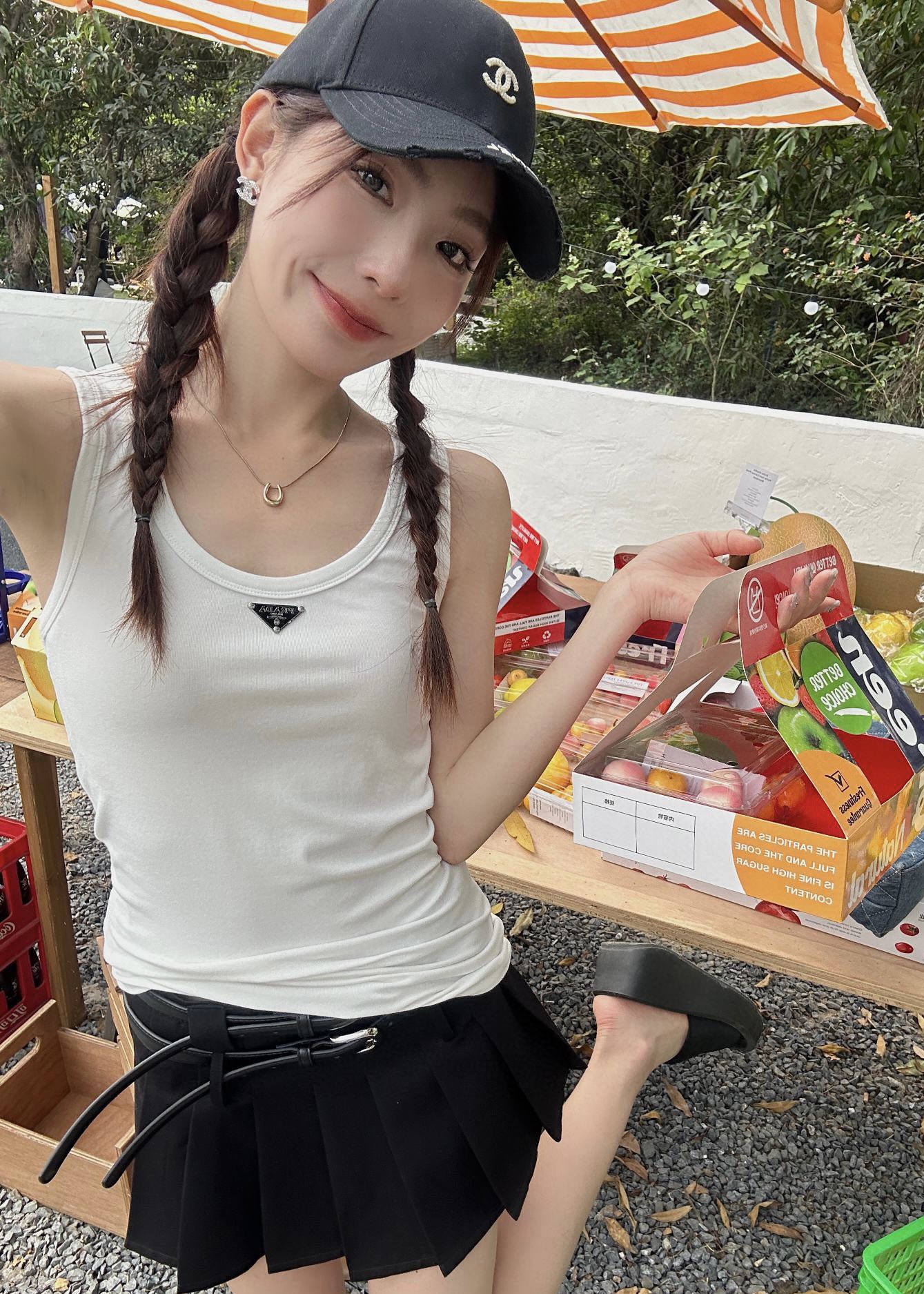 ★日本!!人気！ 2026 プラダ 新作 チョッキ着 偽物