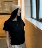 目を惹くカラー 2026 プラダ 新作 半袖Tシャツ 偽物