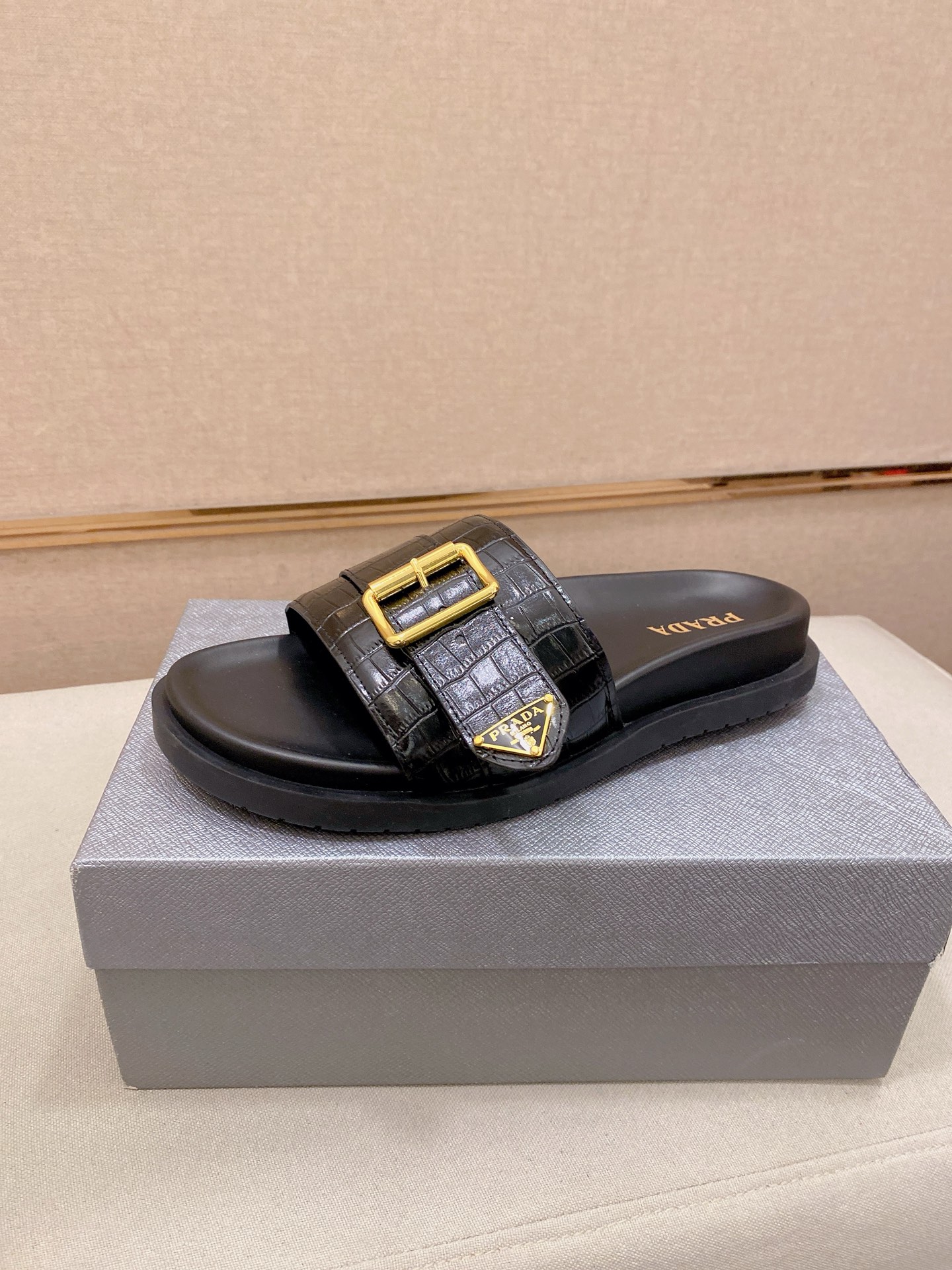 即発送！2026 プラダ 新作 サンダル-スリッパ コピー