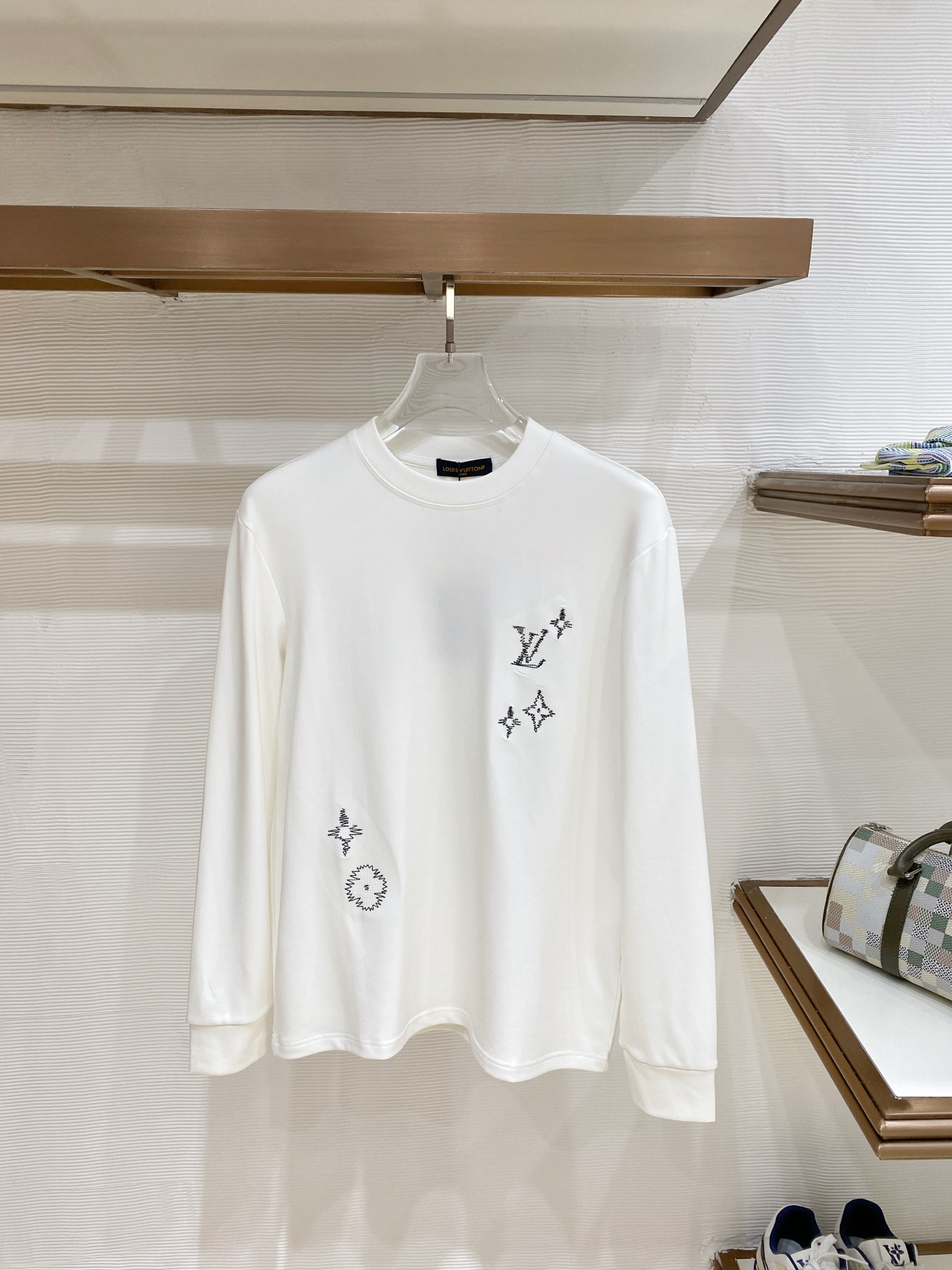 新色登場☆ 2027 ルイヴィトン 新作 長袖Tシャツ 偽物