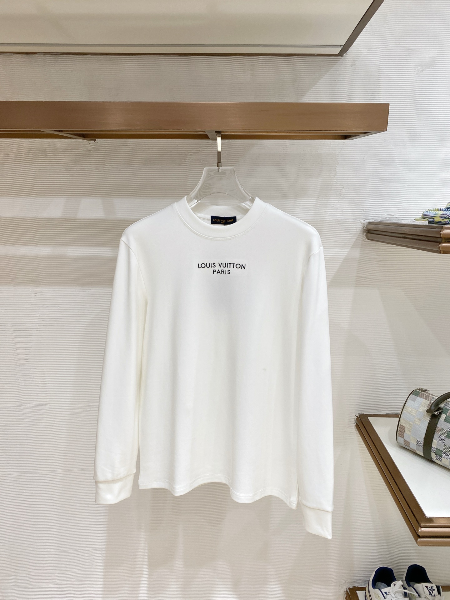 世界中で大人気♪ 2027 ルイヴィトン 新作 長袖Tシャツ コピー