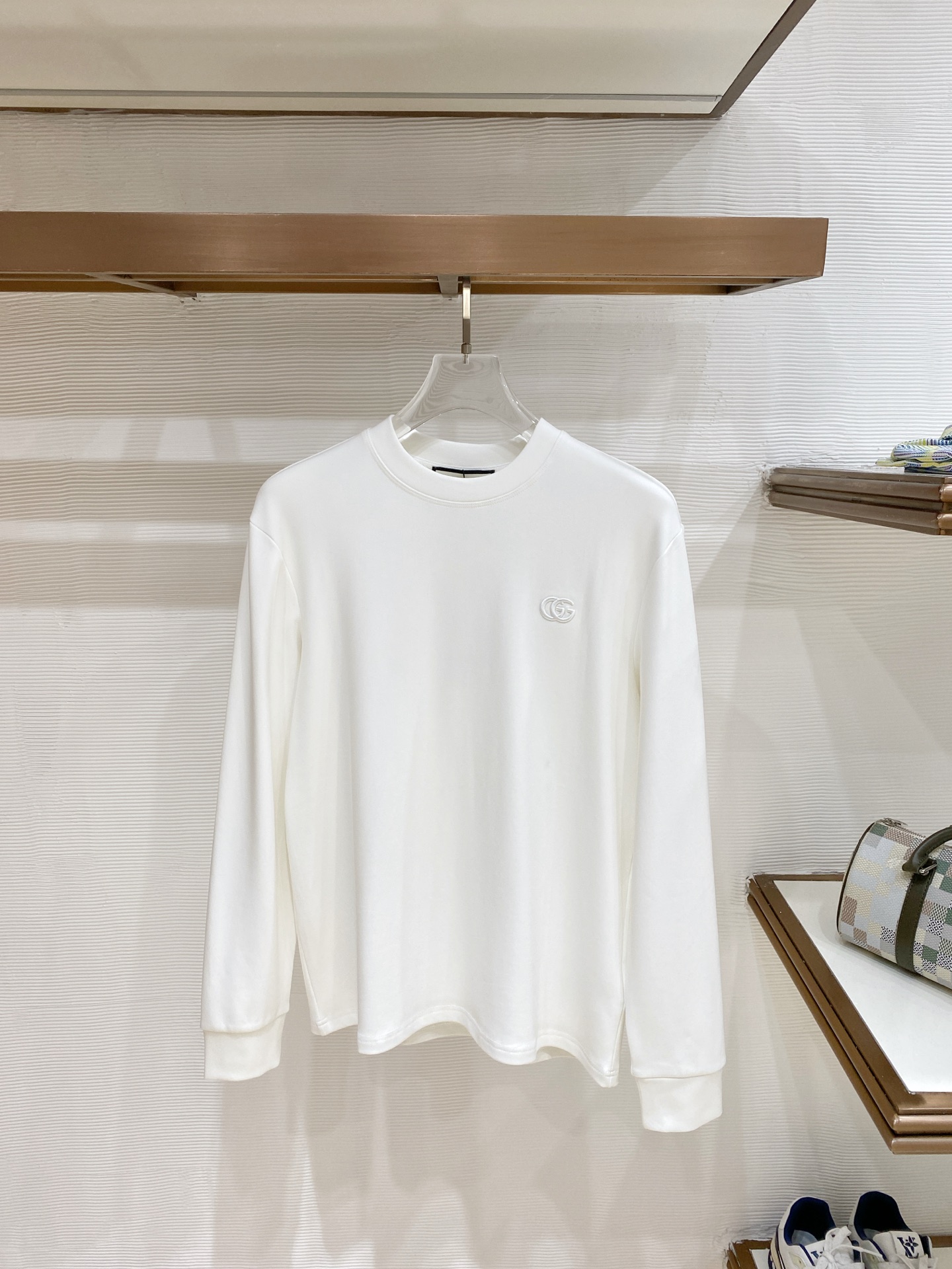 日本未入荷 2027 グッチ 新作 長袖Tシャツ 偽物