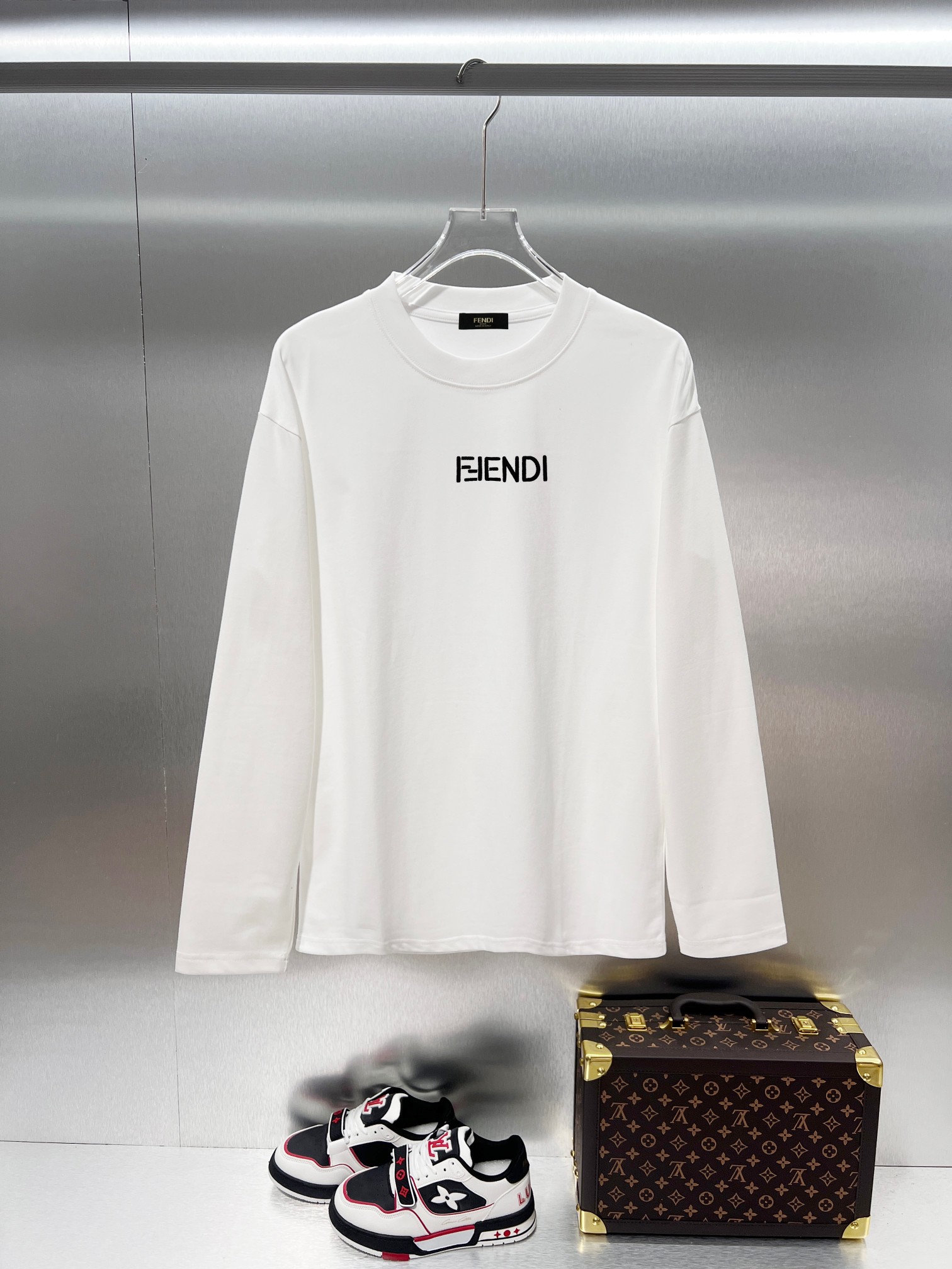 定番人気！ 2027 フェンディ 新作 長袖Tシャツ コピー