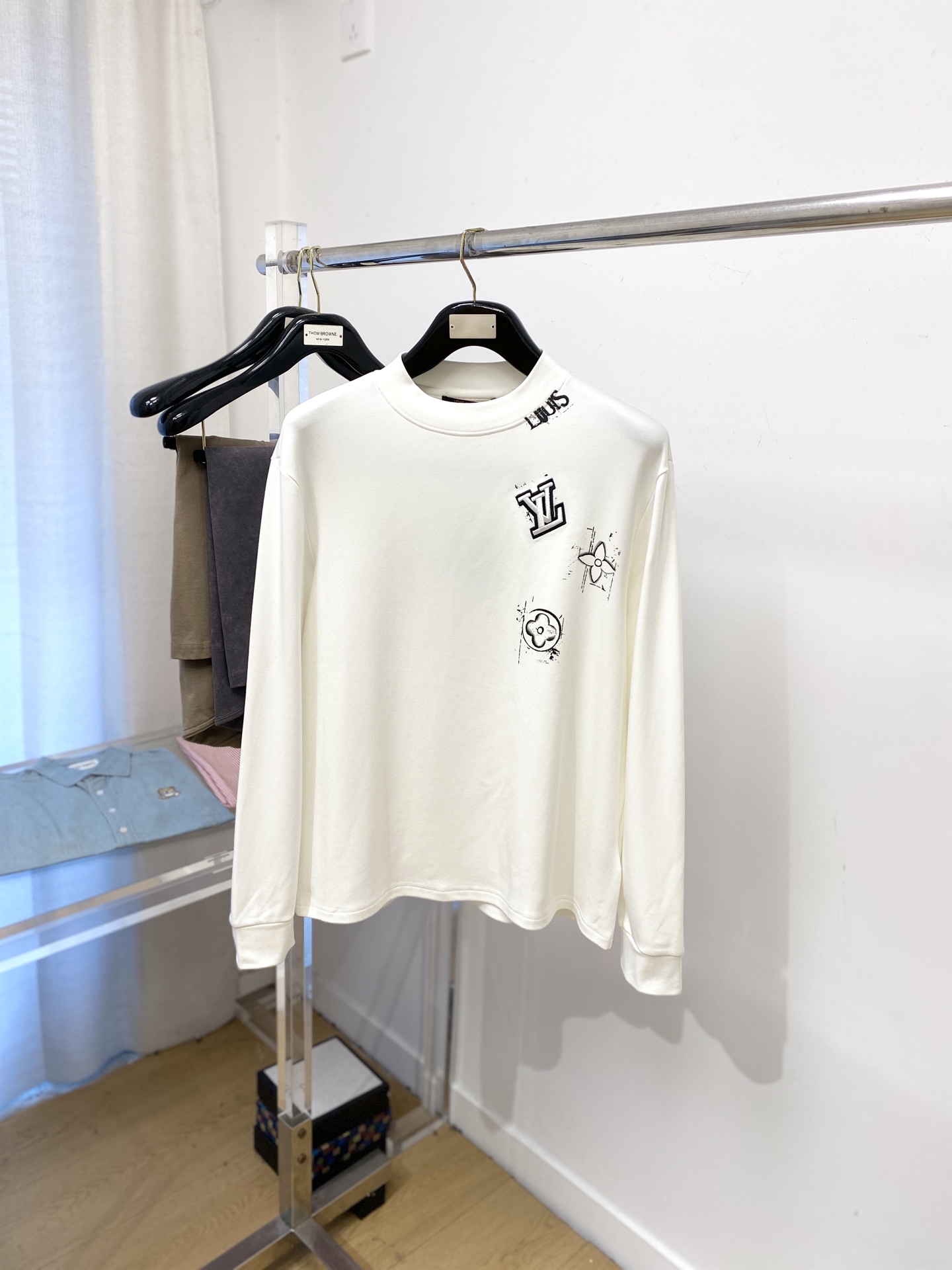 入手困難品！2027 ルイヴィトン 新作 長袖Tシャツ 偽物