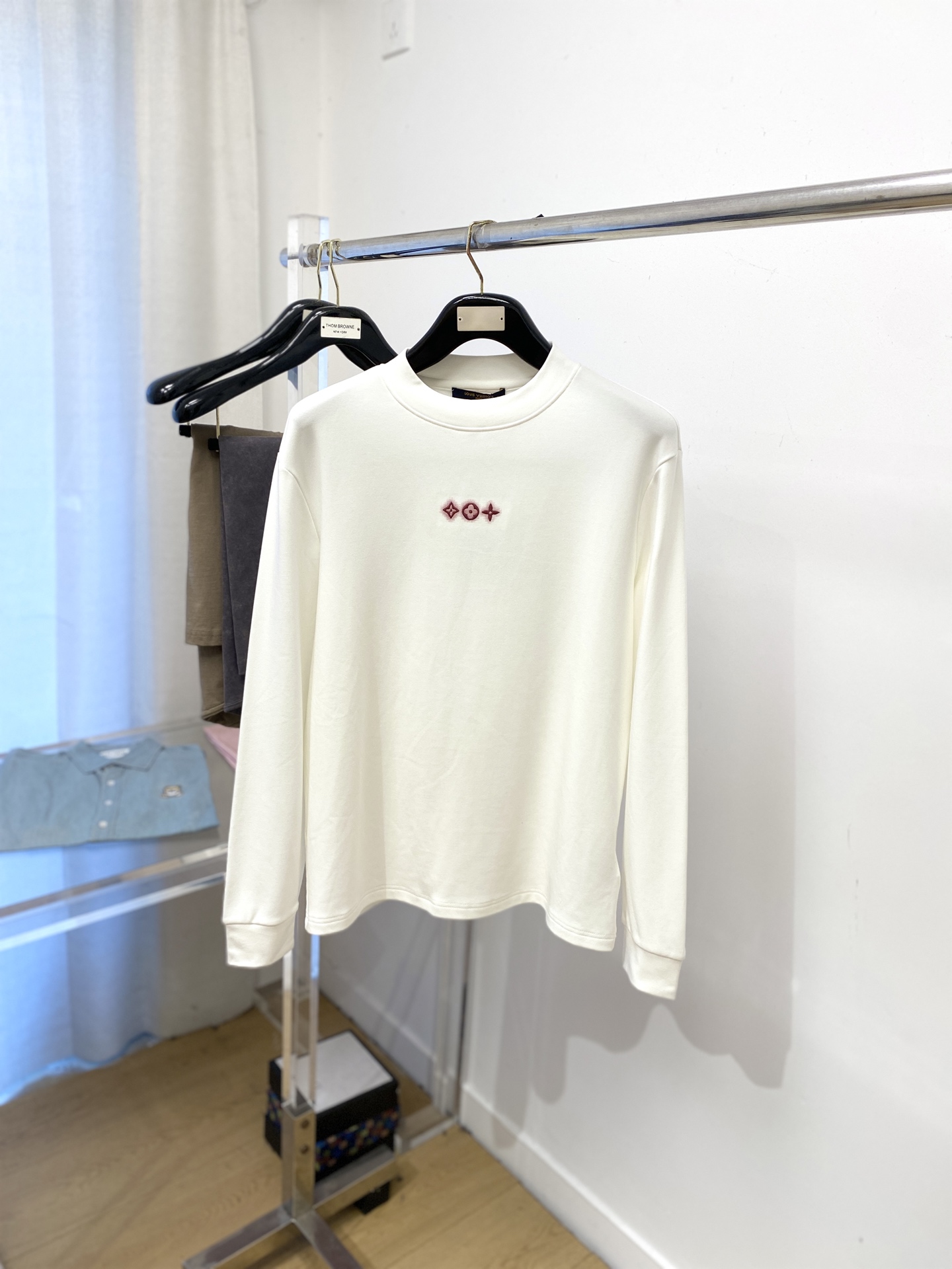 絶対欲しい！2027 ルイヴィトン 新作 長袖Tシャツ 偽物