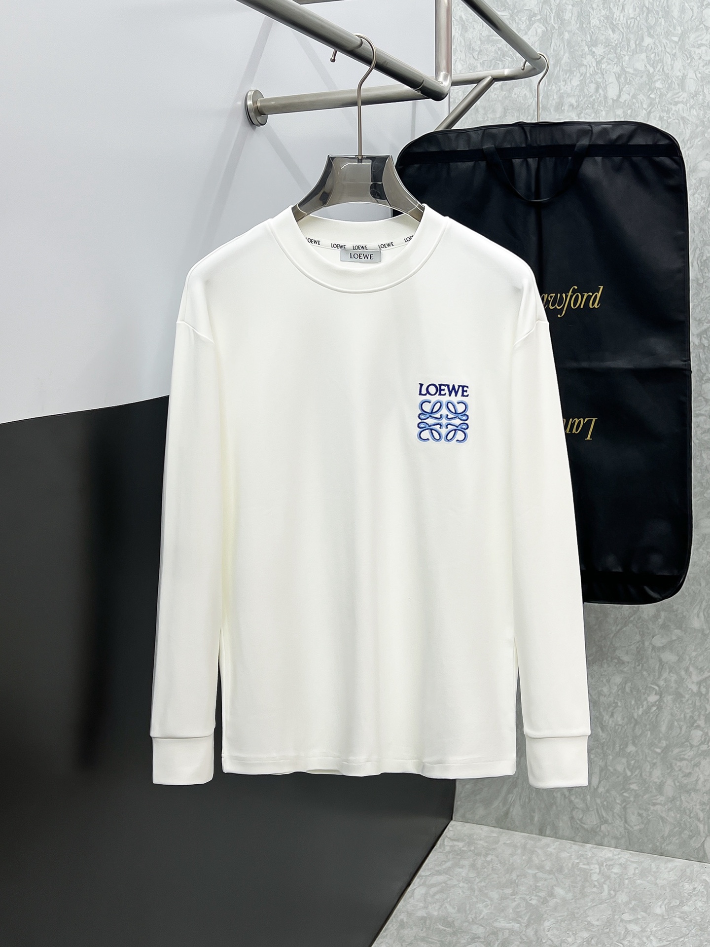 人気急上昇新作  2027 ロエベ 新作 長袖Tシャツ 偽物