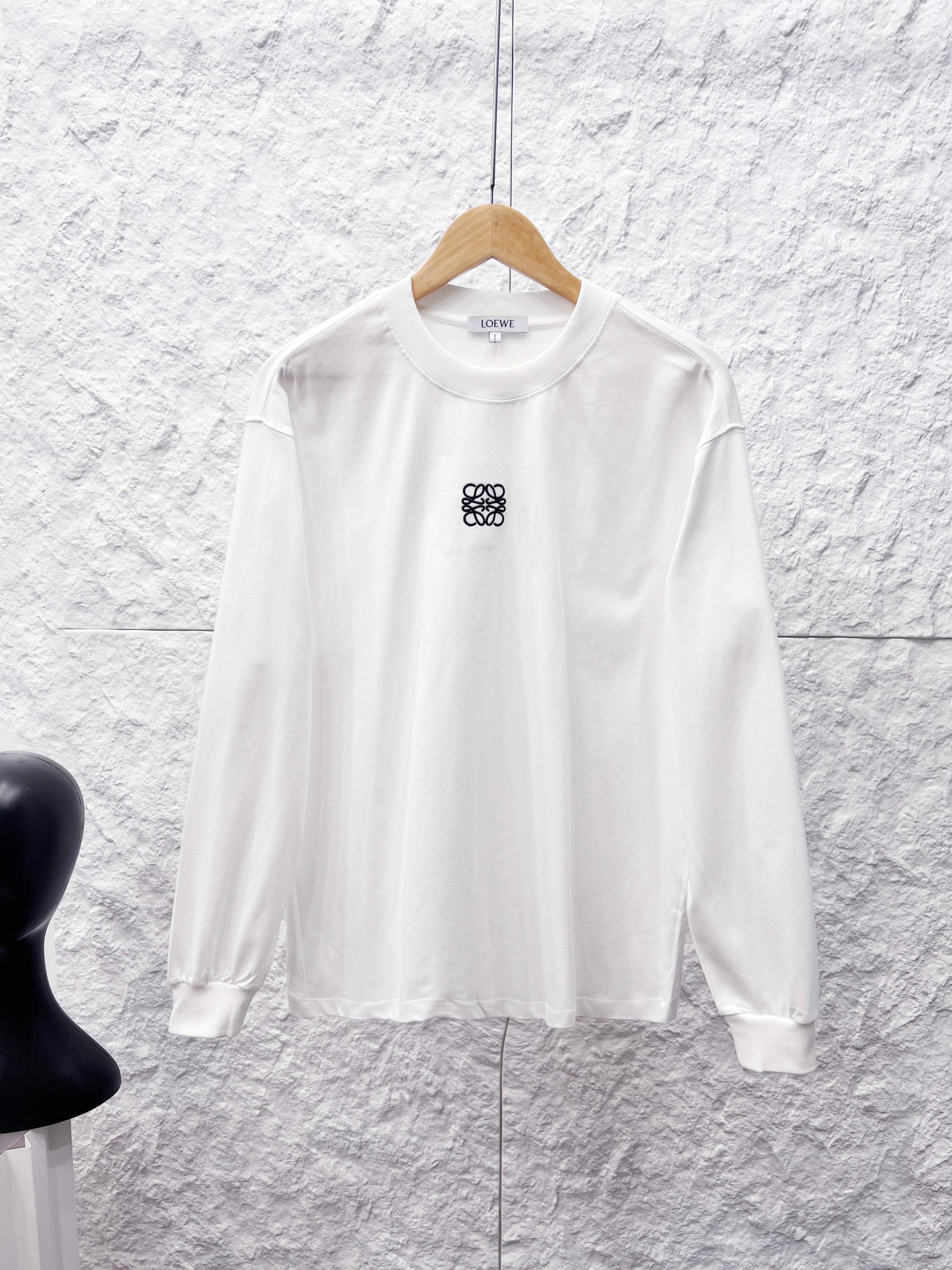 送料込 2027 ロエベ 新作 長袖Tシャツ 偽物