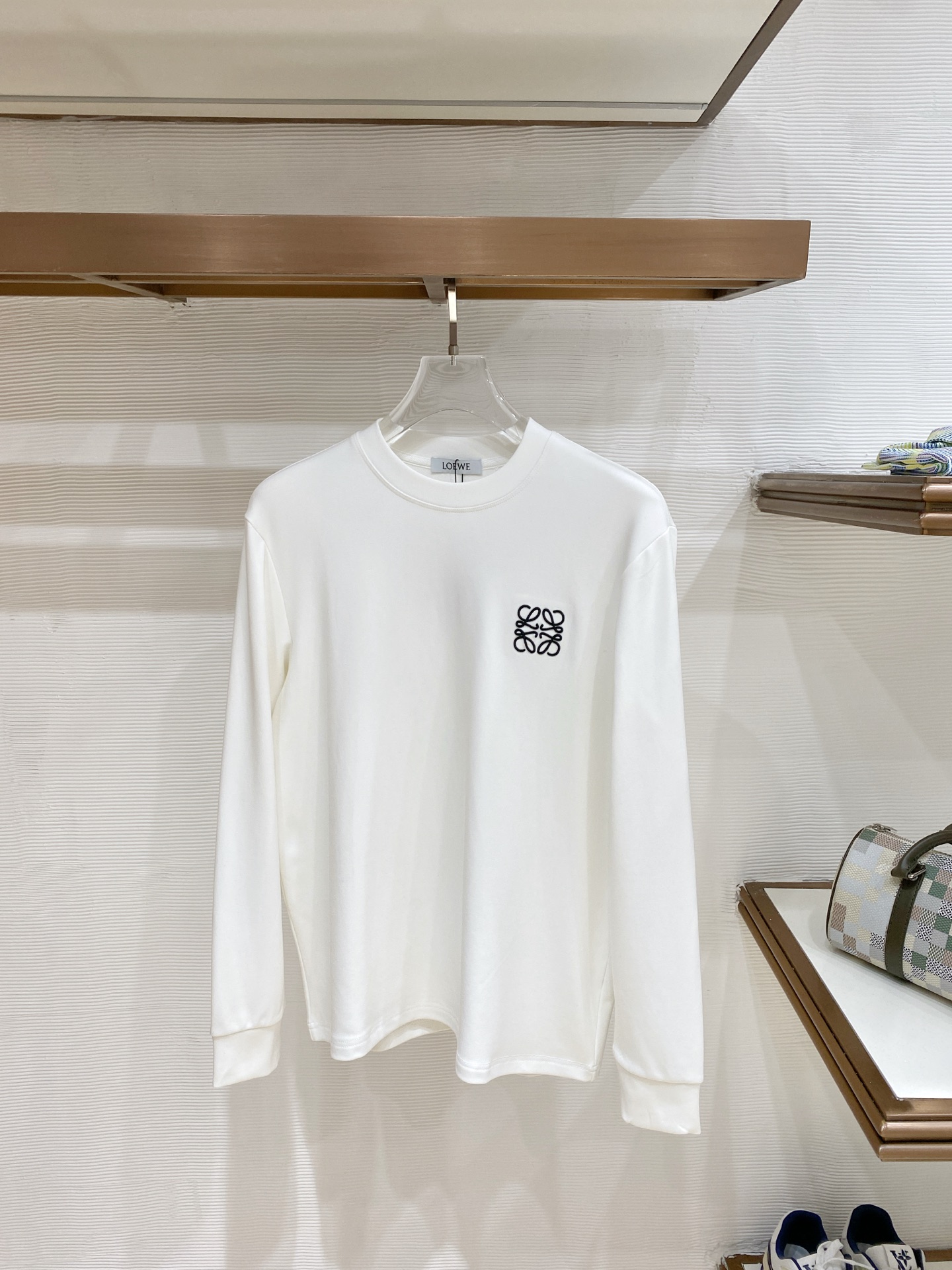 注目アイテム☆  2027 ロエベ 新作 長袖Tシャツ 偽物
