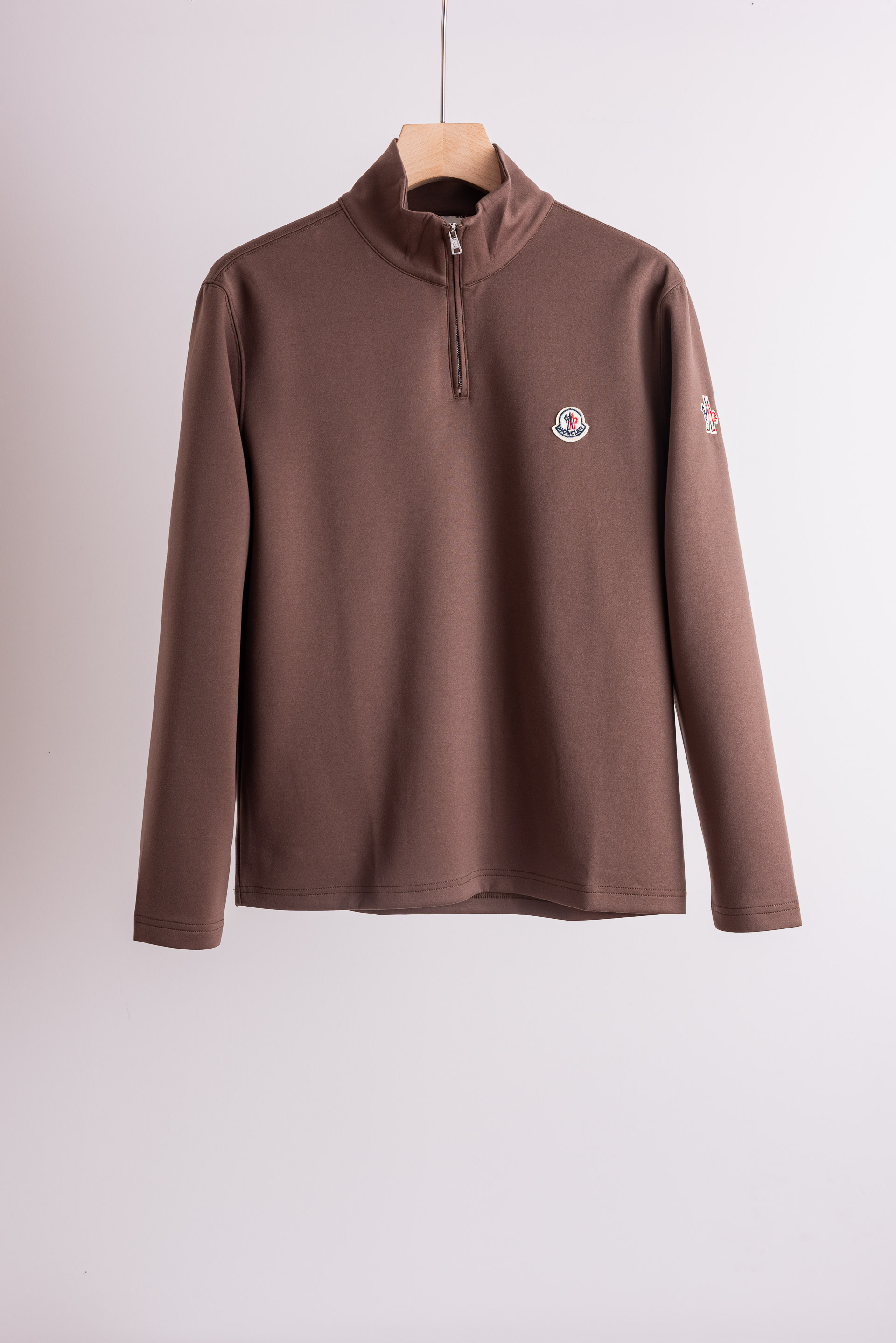 【限定カラー】2027 モンクレール 新作 長袖Tシャツ 偽物
