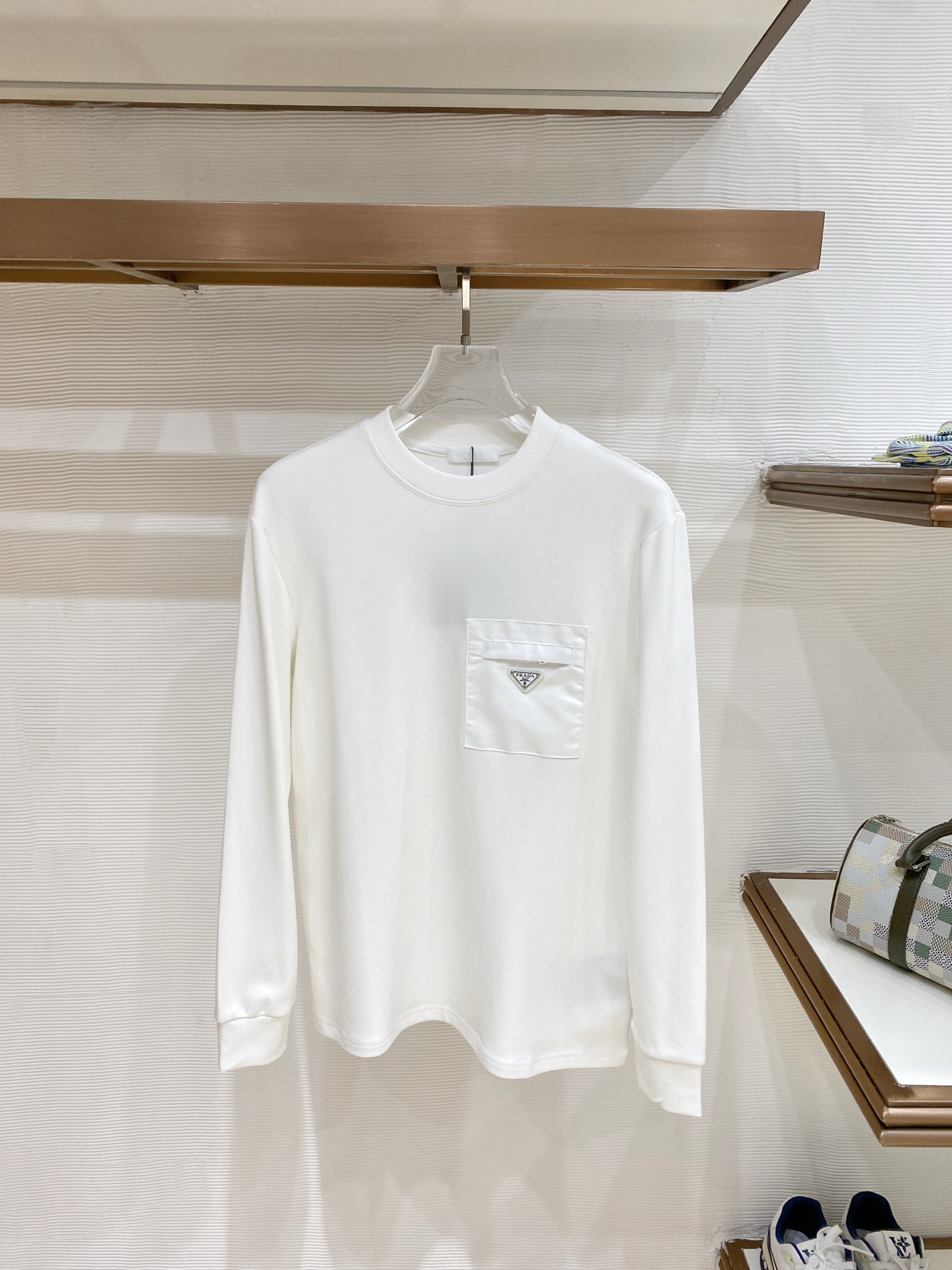 世界中で大人気♪ 2027 プラダ 新作 長袖Tシャツ スーパーコピー