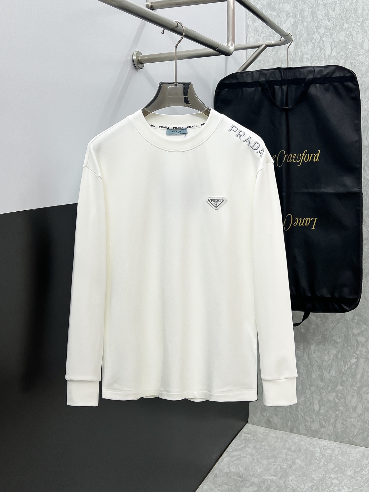 人気No1 2027 プラダ 新作 長袖Tシャツ 偽物