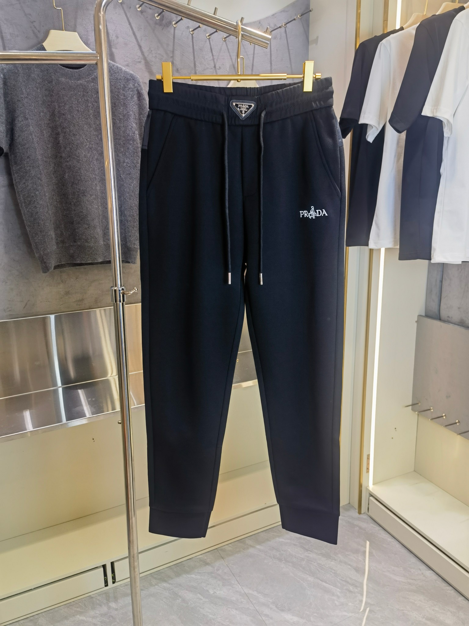 ☆超人気☆ 2027 プラダ 新作 カジュアルパンツ 偽物