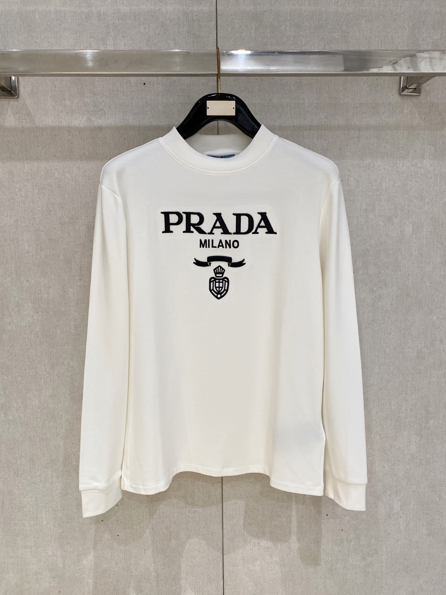 使い勝手良し 2027 プラダ 新作 長袖Tシャツ 偽物