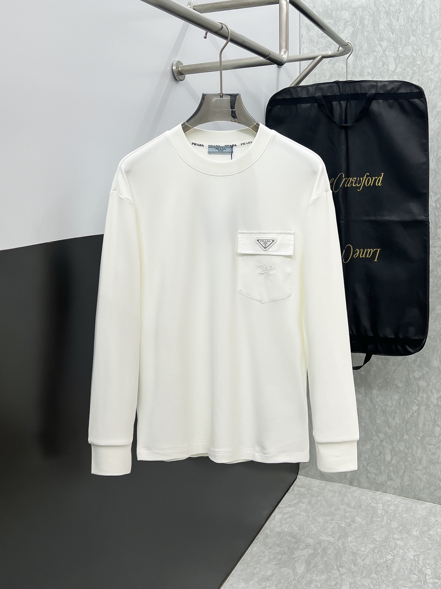 世界中で大人気♪ 2027 プラダ 新作 長袖Tシャツ コピー
