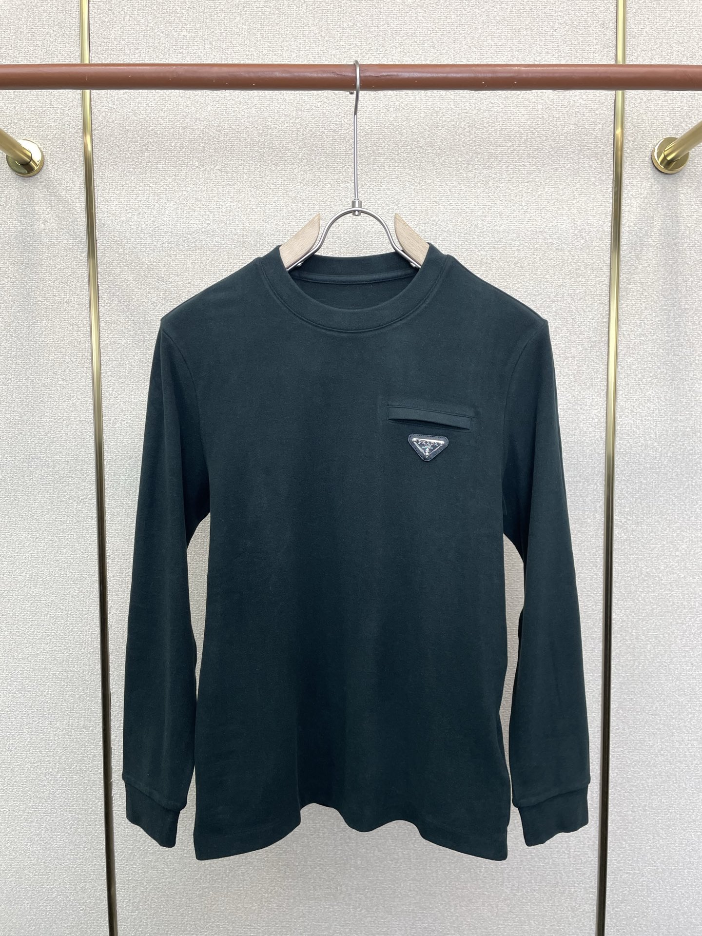 【大特価】2027 プラダ 新作 長袖Tシャツ 偽物