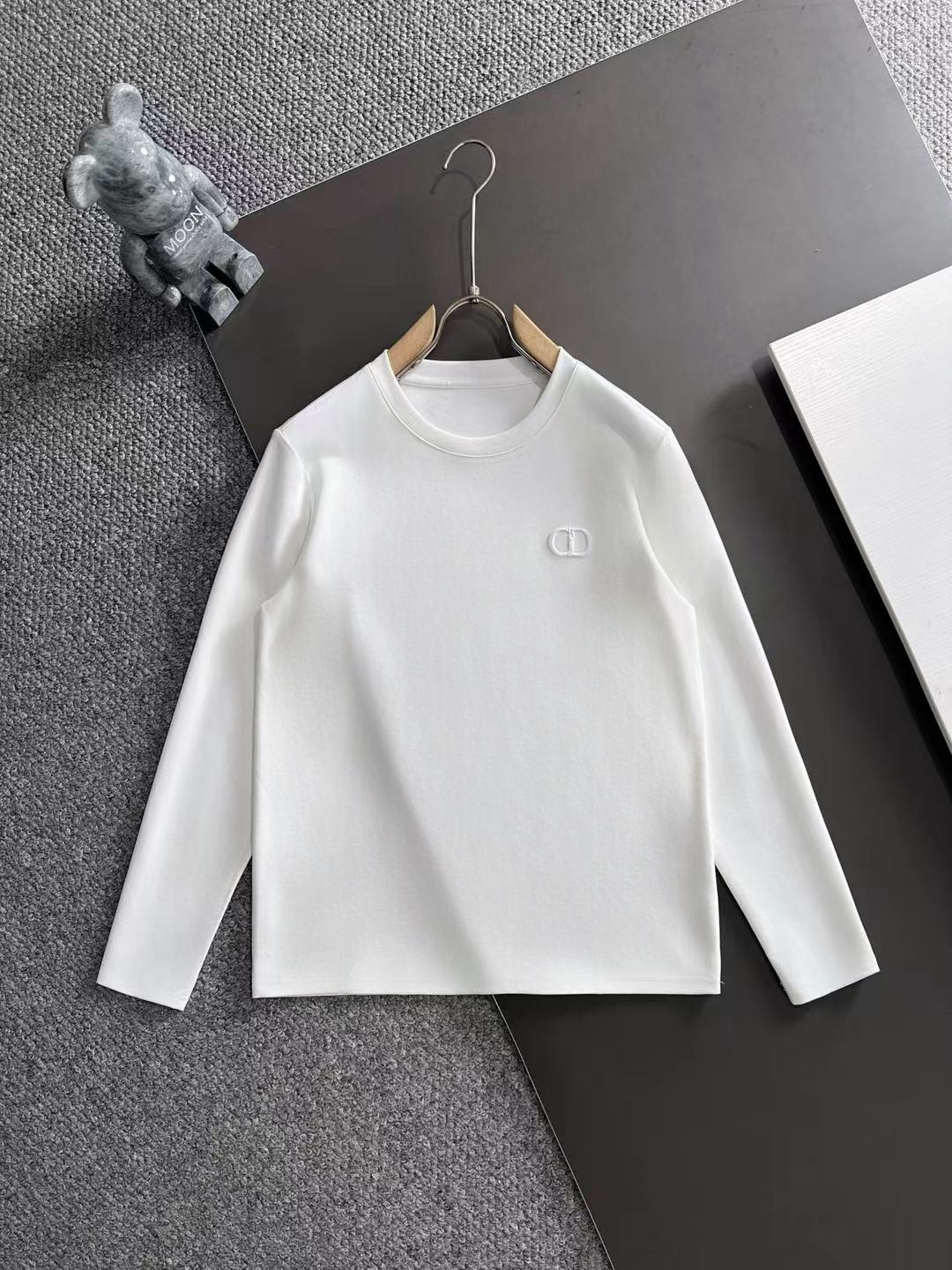 定番人気！2027 ディオール 新作 長袖Tシャツ スーパーコピー