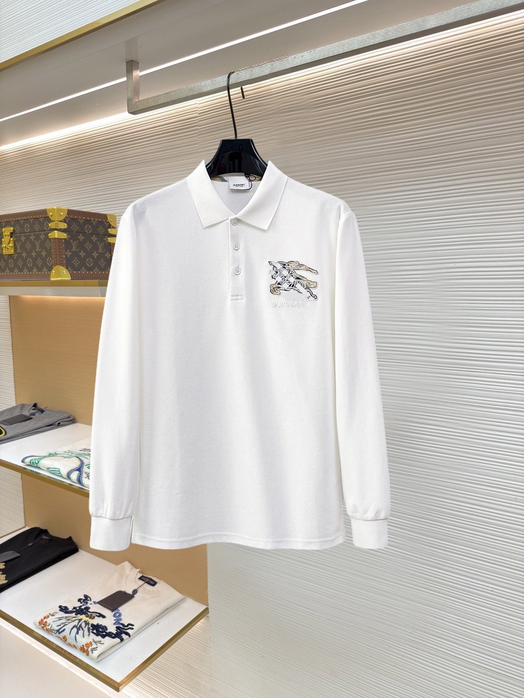 注目アイテム☆ 2027 バーバリー 新作 長袖Tシャツ コピー
