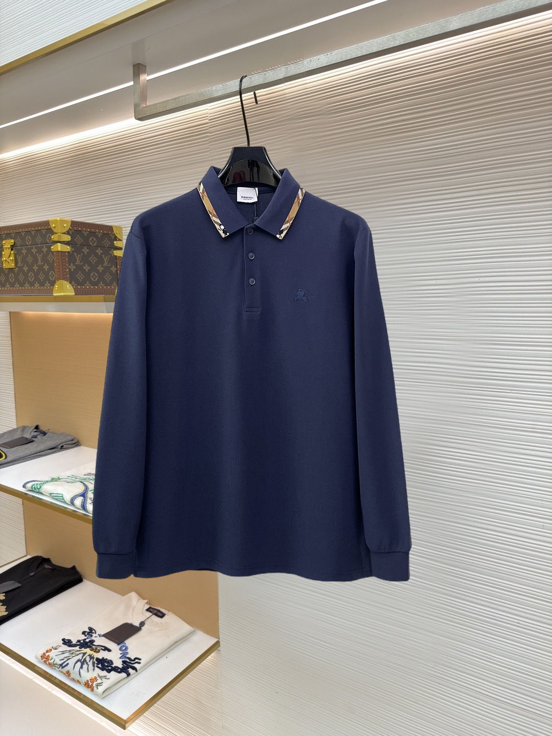 世界中で大人気♪ 2027 バーバリー 新作 長袖Tシャツ 偽物