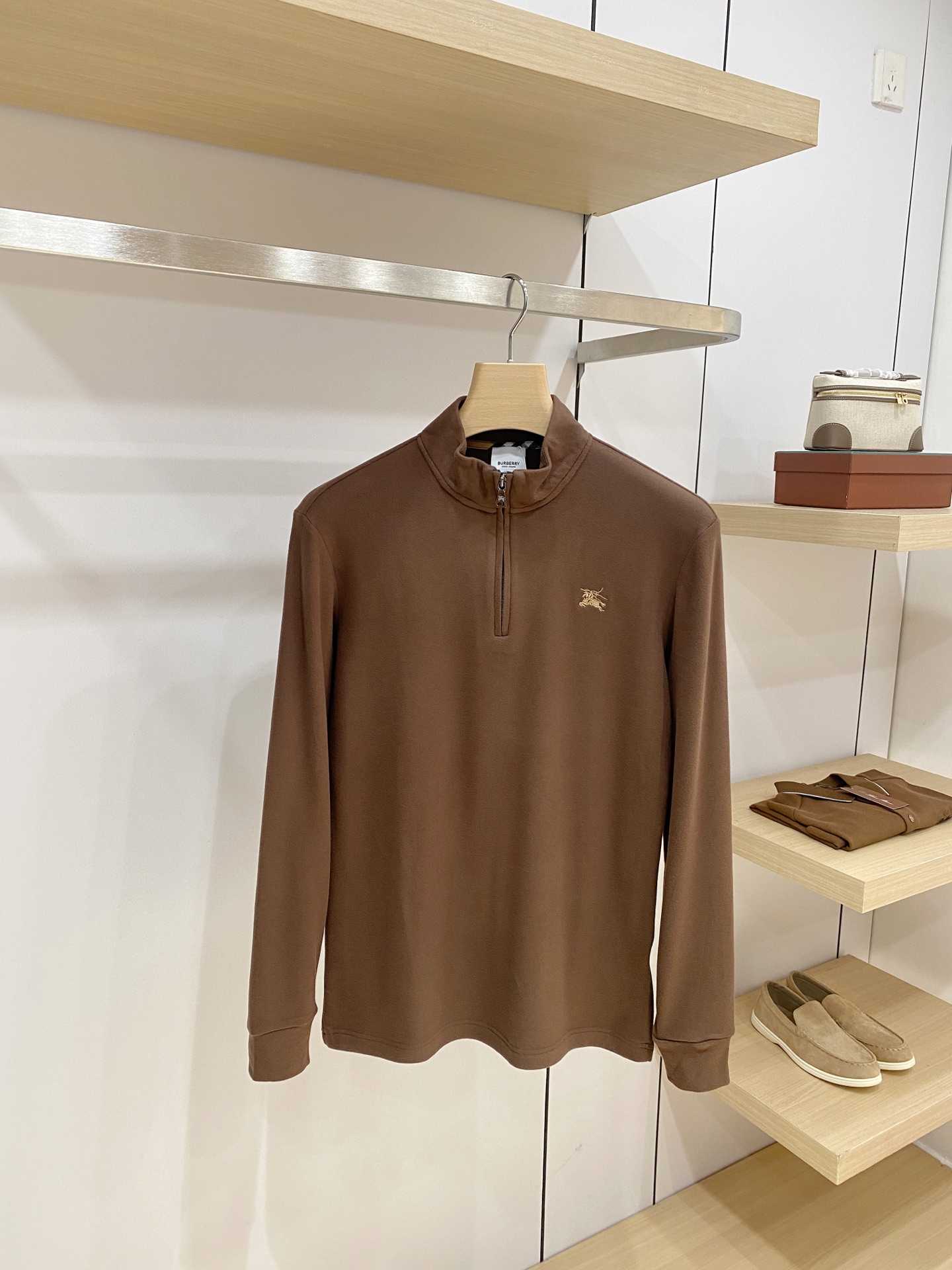 累積売上総額第１位！2027 バーバリー 新作 長袖Tシャツ スーパーコピー