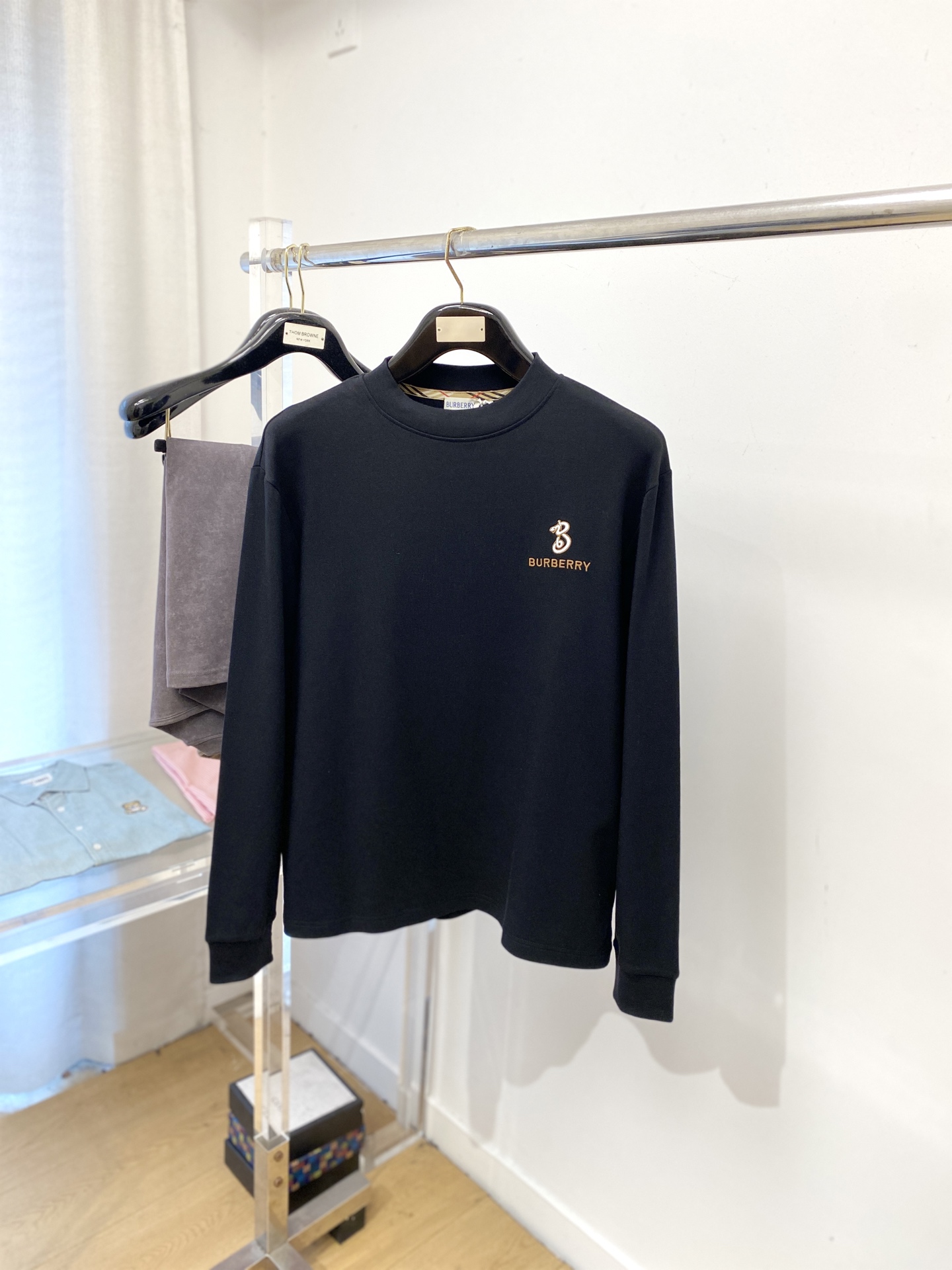 争奪戦 2027 バーバリー 新作 長袖Tシャツ スーパーコピー